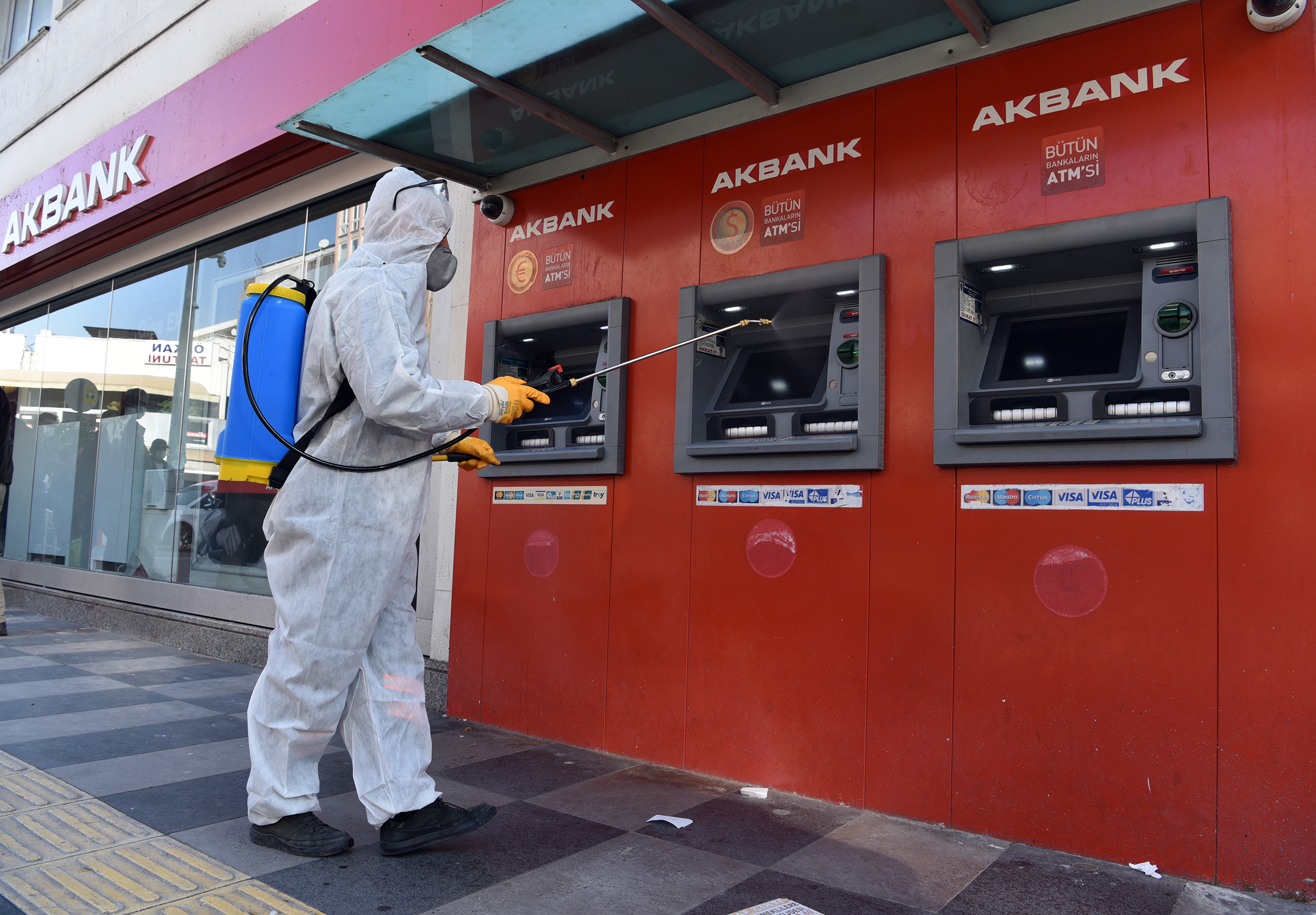 Koronavirüs’e rağmen çalışmak zorunda