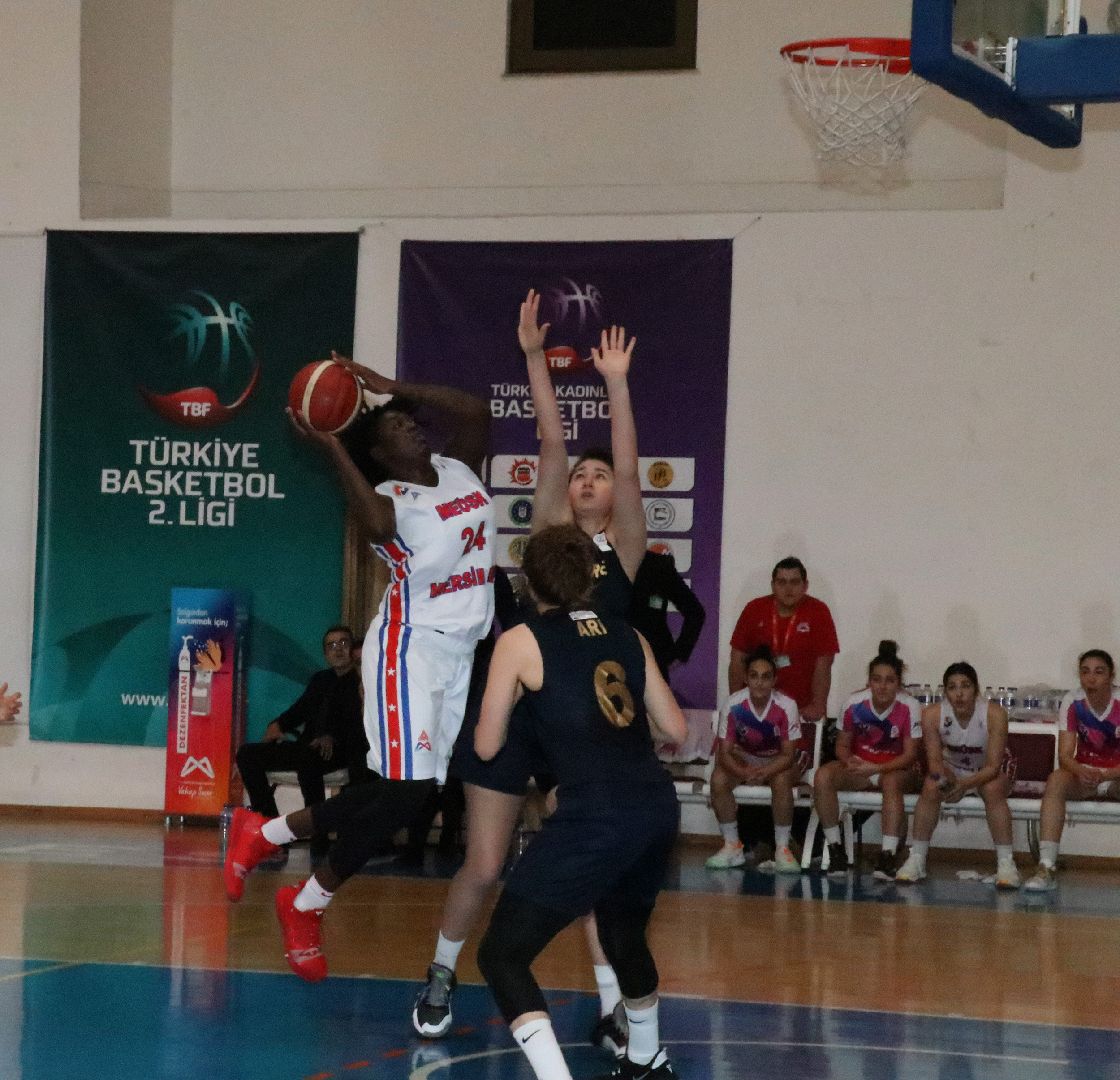 KADIN BASKETBOL TAKIMI FENERBAHÇE GELİŞİM’İ 62-60 YENDİ Mersin Üniversitesi Mersin Büyükşehir