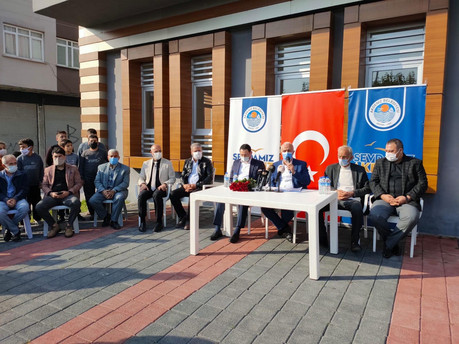 Mahalle ziyaretlerini hız kesmeden