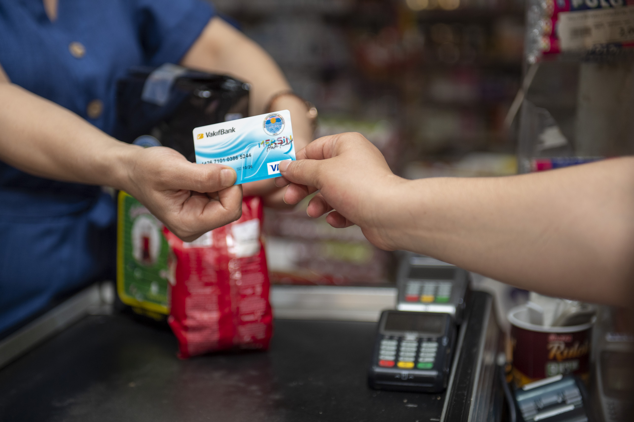 BÜYÜKŞEHİR, HALK KART’IN ŞUBAT AYI TUTARLARINI HESAPLARA YATIRDI Mersin Büyükşehir Belediyesi, dar