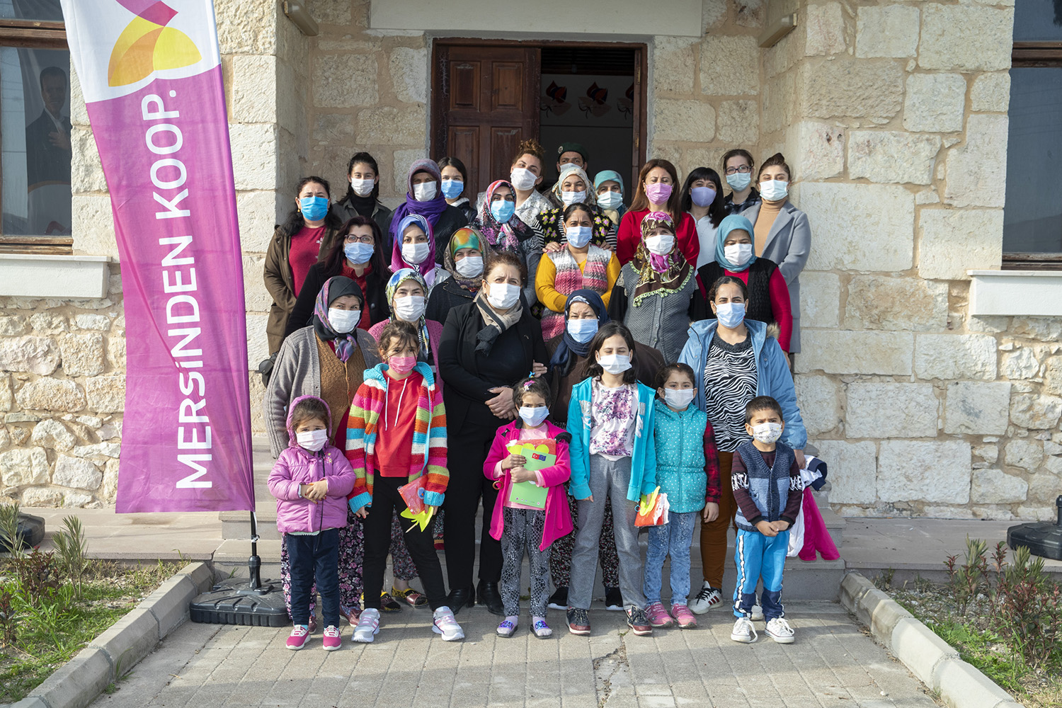 BÜYÜKŞEHİR, SİLİFKELİ KADINLARI EV KAZALARINA KARŞI BİLİNÇLENDİRDİ Mersin Büyükşehir Belediyesi Kadın