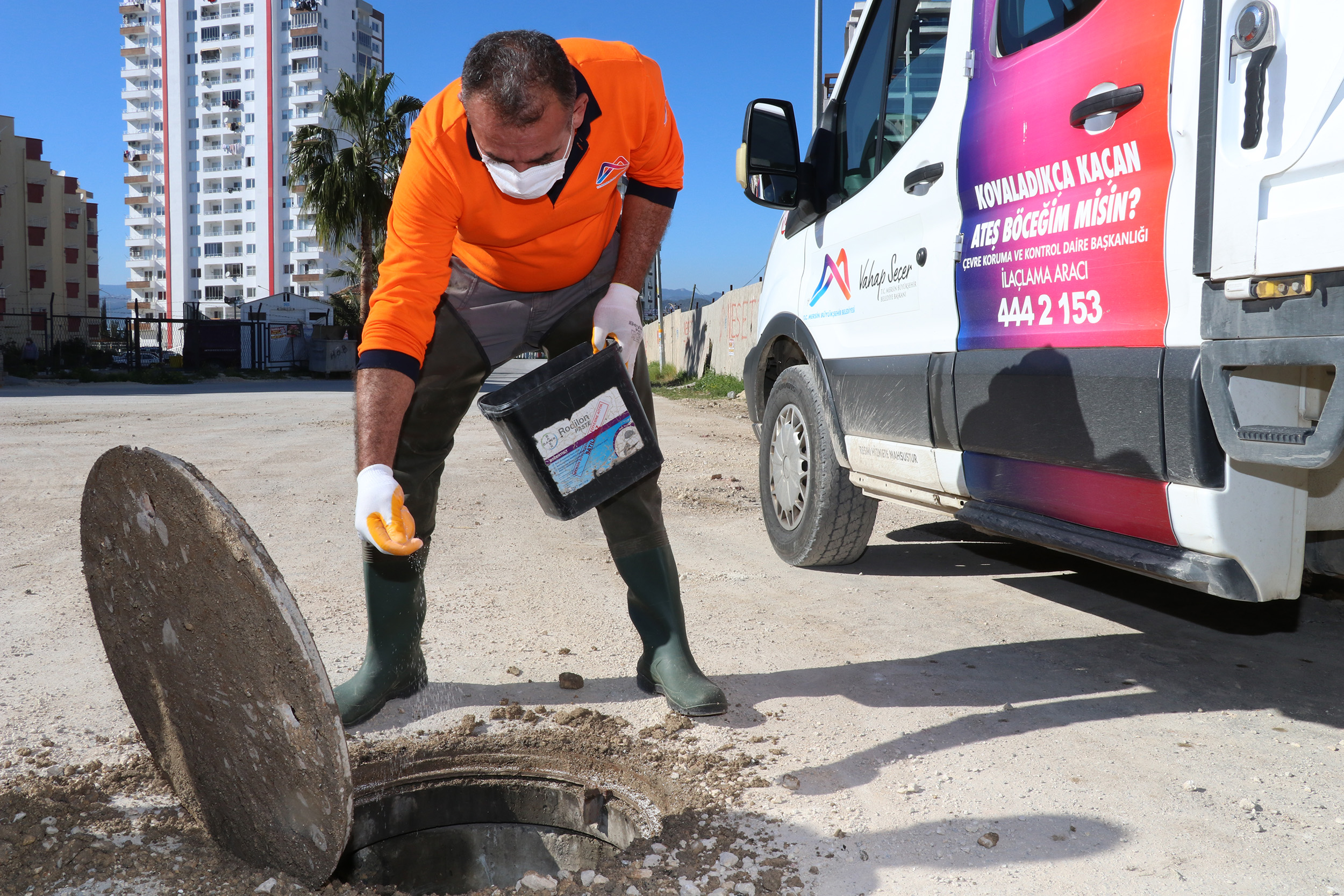 BÜYÜKŞEHİR’DEN SİVRİSİNEK VE LARVAYA KARŞI YOĞUN MÜCADELE Mersin Büyükşehir Belediyesi, sivrisinek