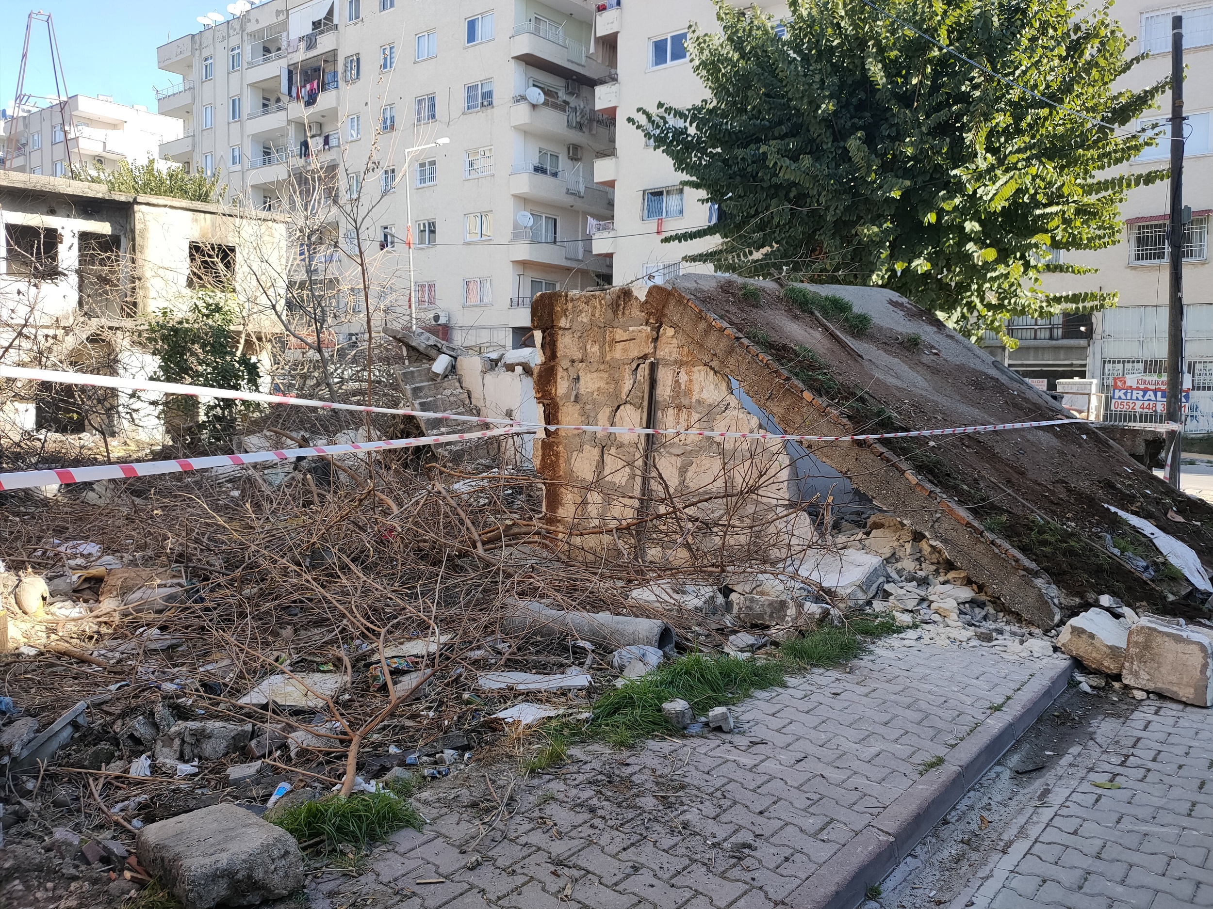 *Akdeniz’de Bahçe Mahallesi’ndeki metruk