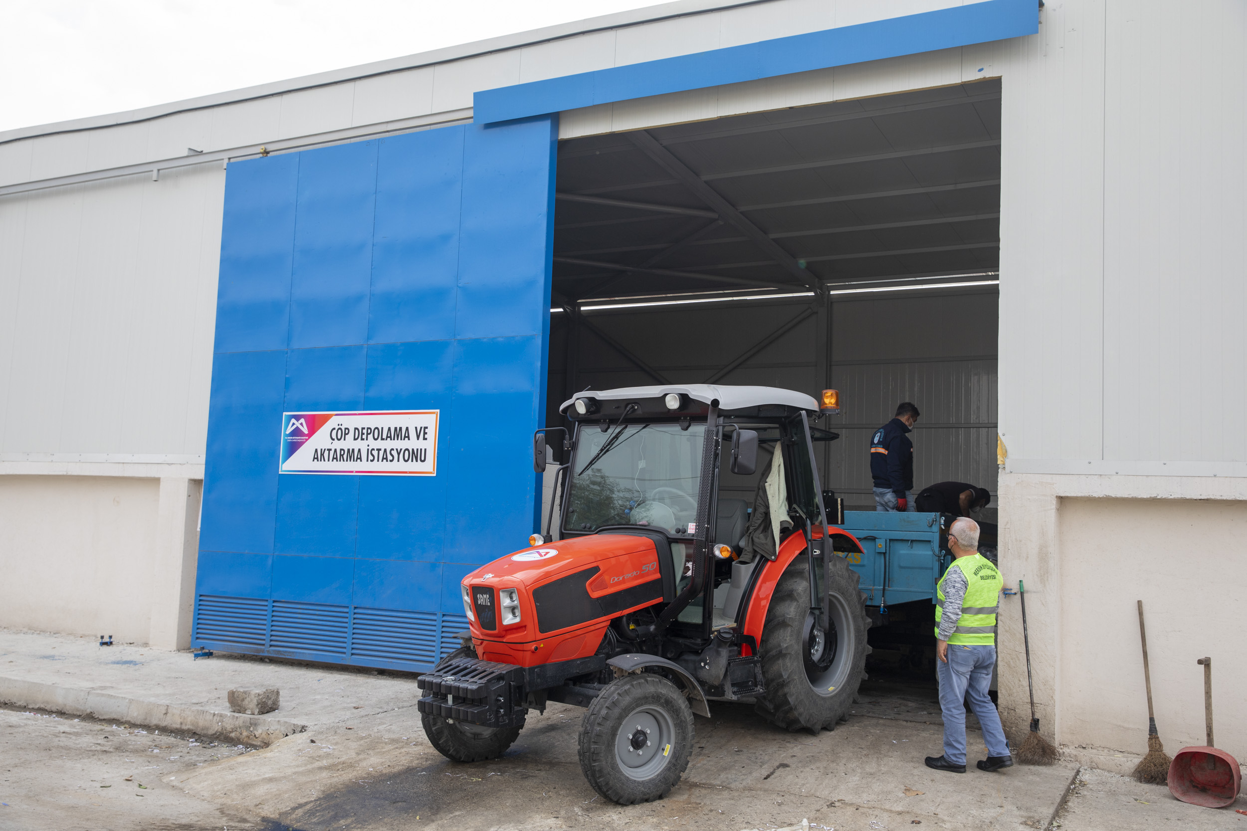 BÜYÜKŞEHİR, MERSİN HALİ’Nİ MODERN YAPIYA KAVUŞTURUYOR Büyükşehir Belediyesi, yürüttüğü çalışmalarla