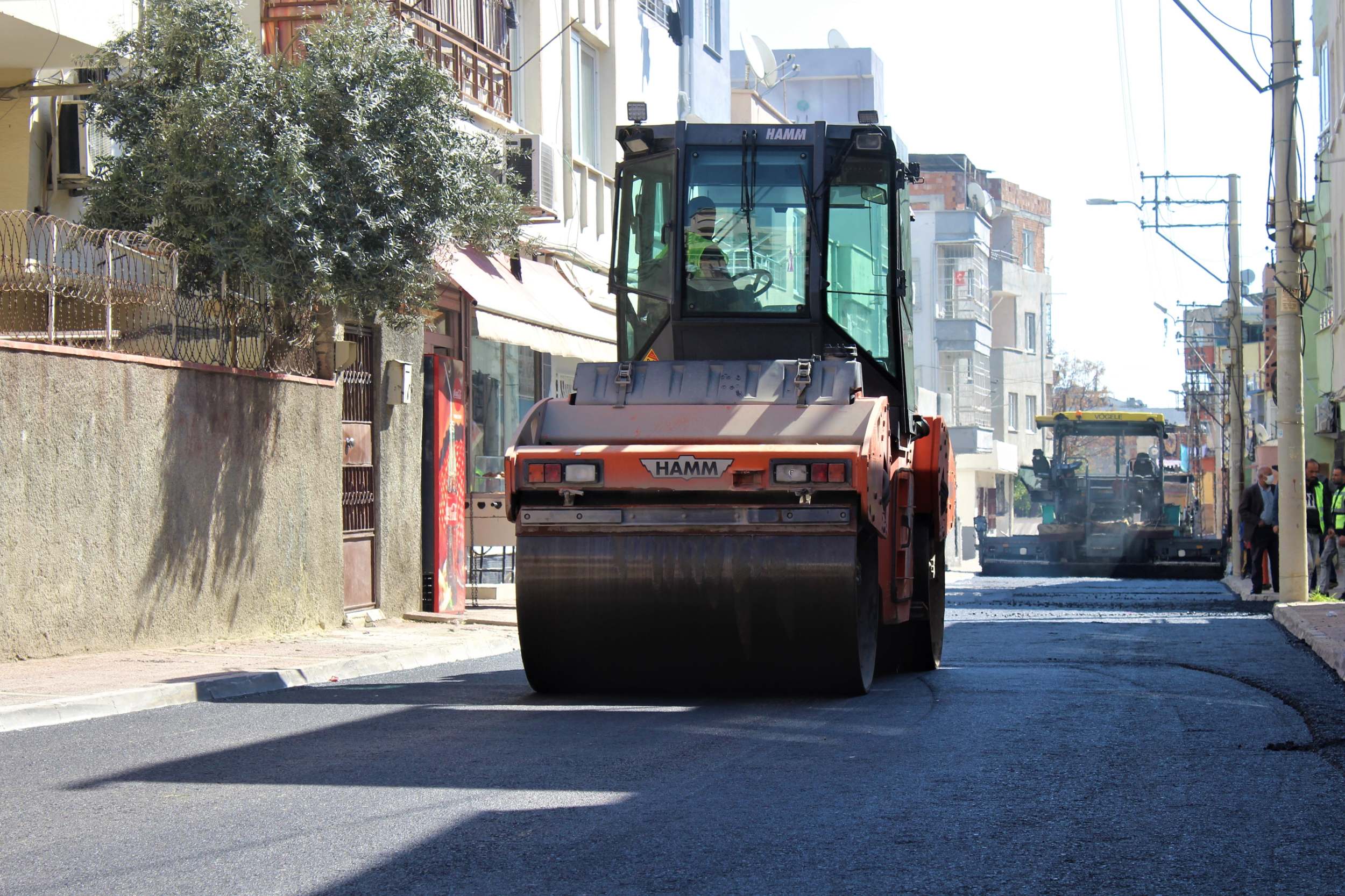 BÜYÜKŞEHİR’İN AKDENİZ’DEKİ YOL YAPIM ÇALIŞMALARI SÜRÜYOR Mersin Büyükşehir Belediyesi Yol