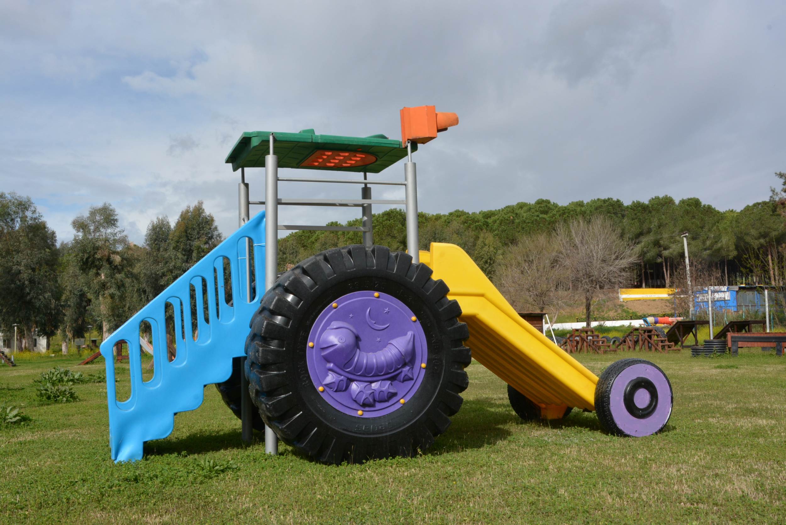 TARSUS GENÇLİK KAMPI GERİ DÖNÜŞÜM ATÖLYELERİ HARİKALAR YARATMAYA DEVAM EDİYOR Mersin Büyükşehir Belediye Başkanı