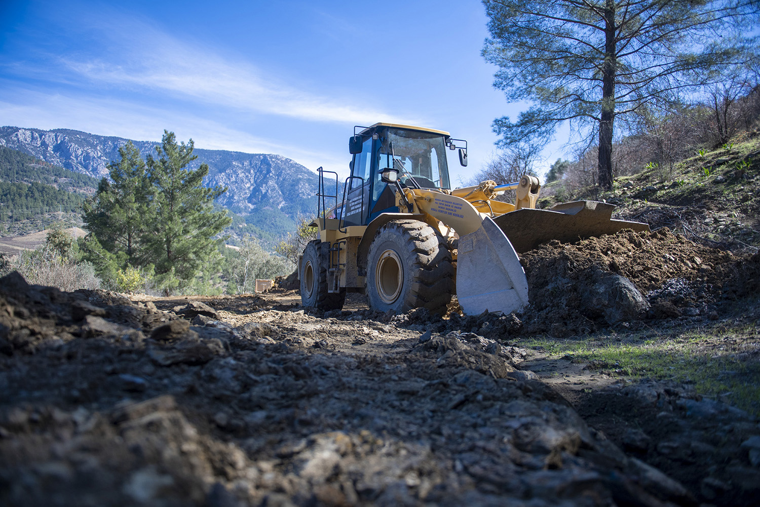 MERSİN BÜYÜKŞEHİR İLE YOLLAR DAHA DA AÇIK Mersin Büyükşehir Belediyesi ekipleri,