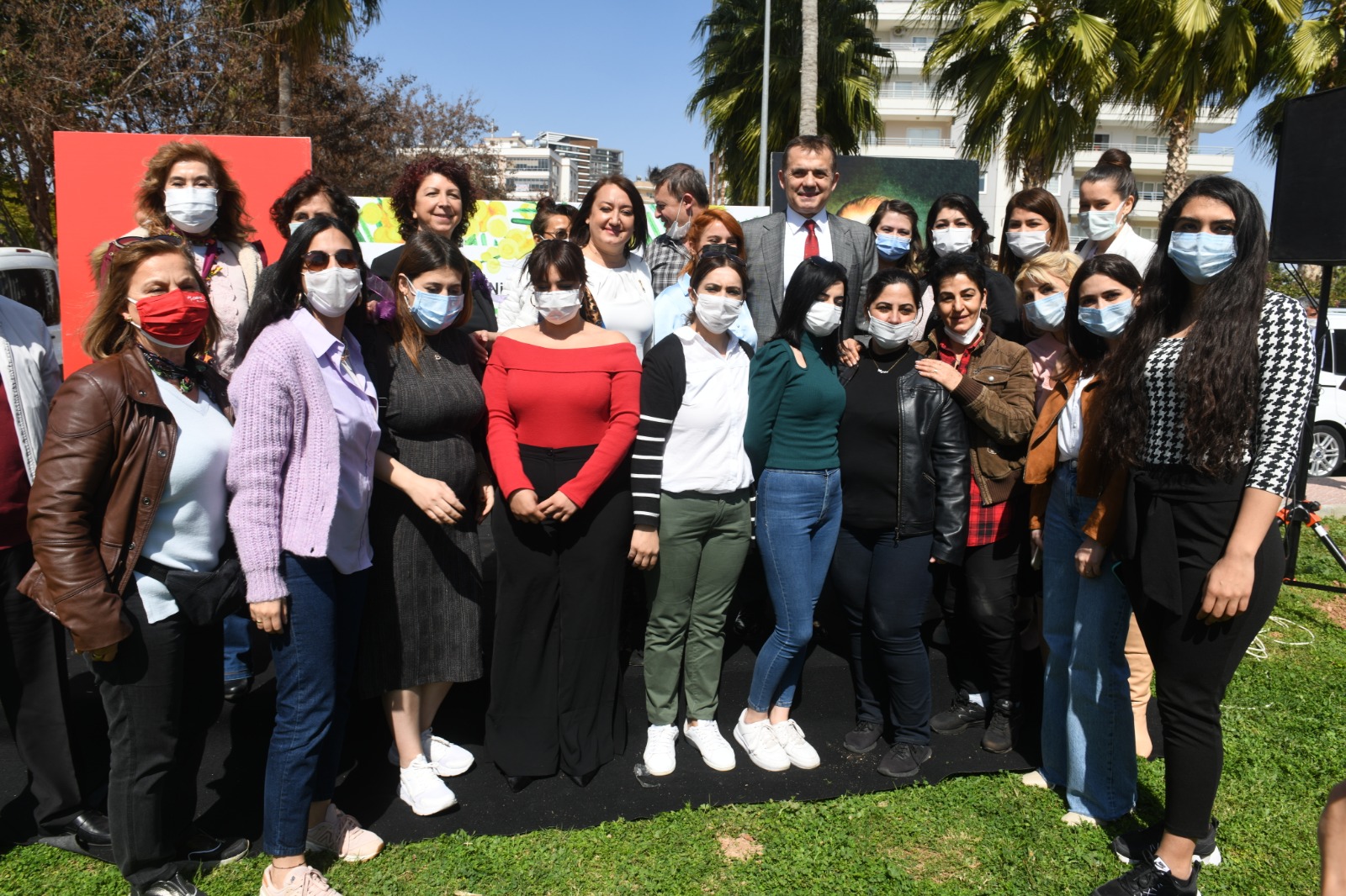 MİMOZALAR YENİŞEHİR’DE TOPRAKLA BULUŞTU Mimozalar Yenişehir’de toprakla buluştu