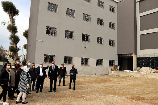 AKDENİZ’DE YENİ BİR EĞİTİM YUVASI YÜKSELİYOR Akdeniz Belediye Başkanı M.