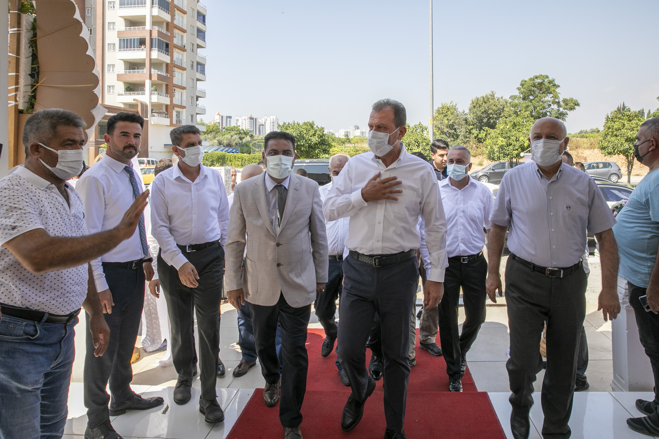 SEÇER: “BENİM KAPIM HERKESE AÇIK, BAŞTA ESNAFA” Mersin Büyükşehir Belediye Başkanı