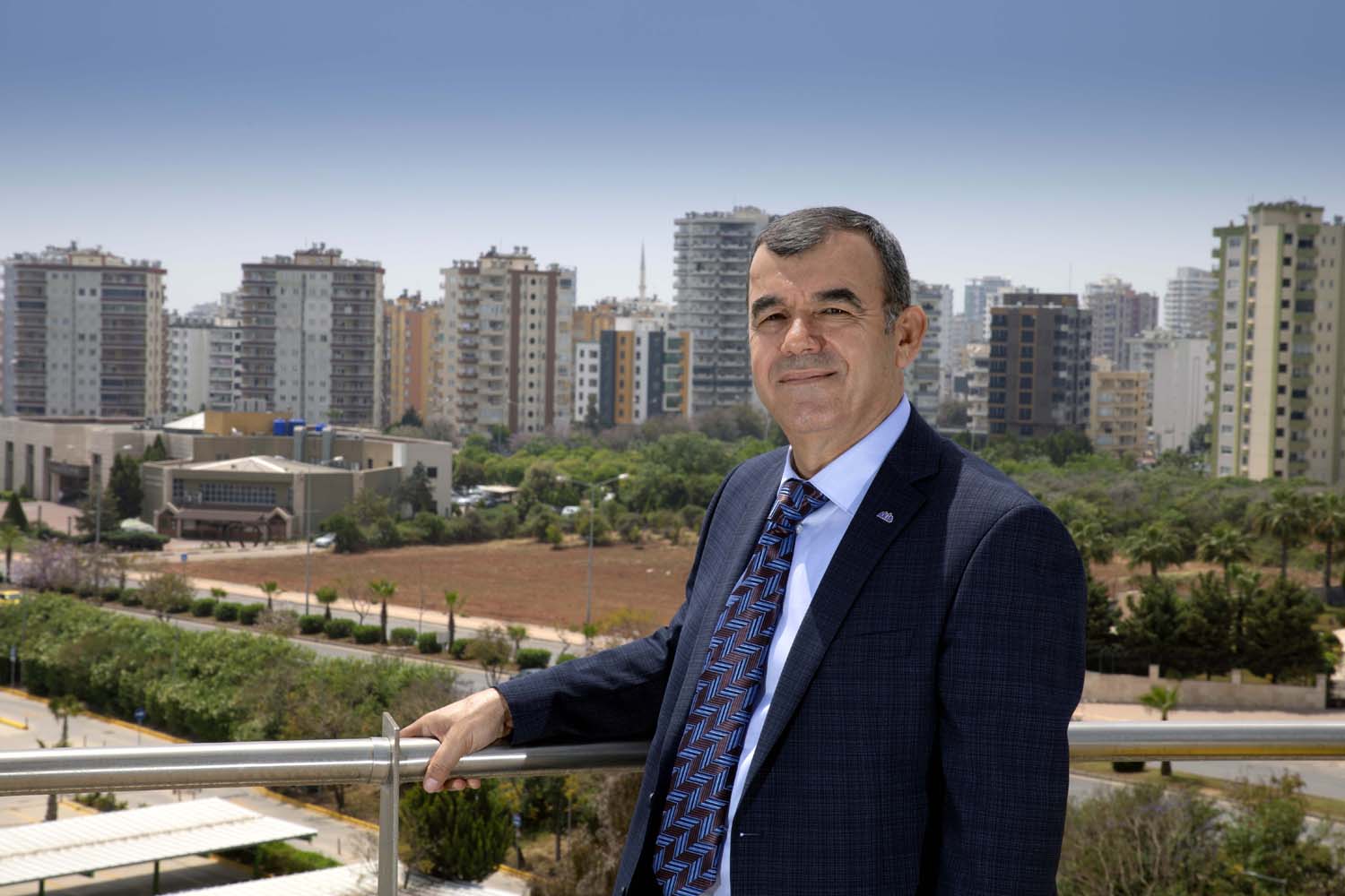 AKİB YILIN İLK YARISINDA YÜZDE 40 ARTIŞLA 7,32 MİLYAR DOLARLIK İHRACAT GERÇEKLEŞTİRDİ Akdeniz İhracatçı Birlikleri (AKİB)