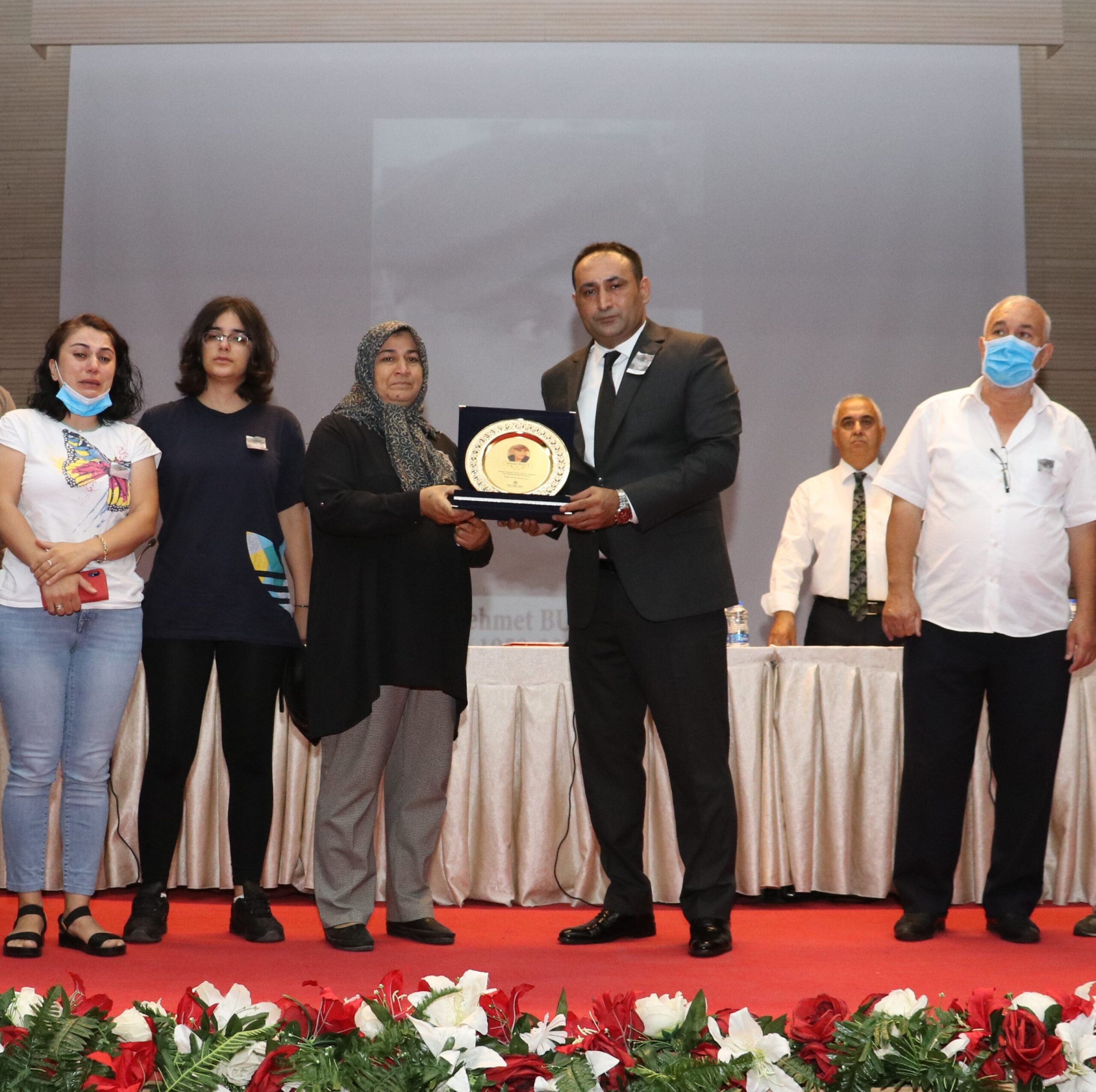 “Bu Plaket, Belediye Meclisimiz ve Toroslar Halkı Adına Bir Minnet Nişanesidir” Toroslar Belediyesi, tedavi gördüğü