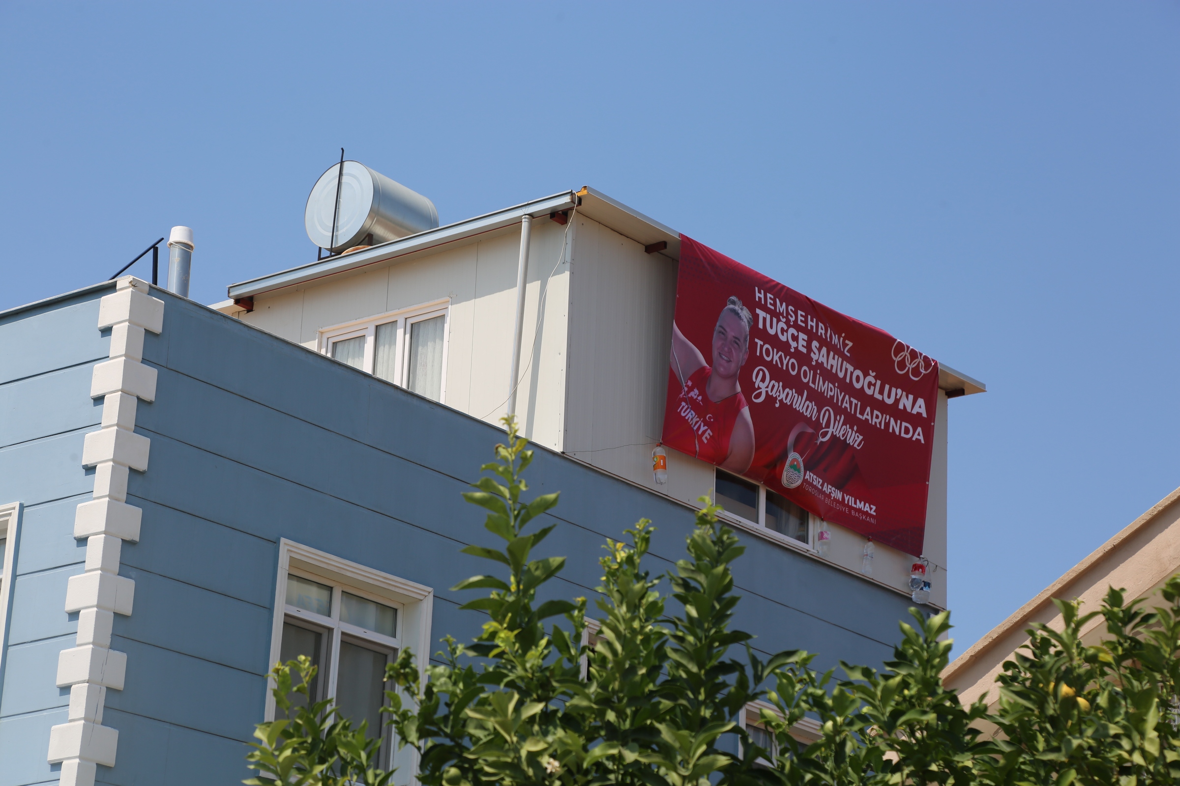 Milli Atlet Ersu Şaşma, Hayatını Kaybeden Antrenörü Çömlekçi’nin Olimpiyat Hayalini Gerçekleştirdi Toroslar Belediye Başkanı Atsız