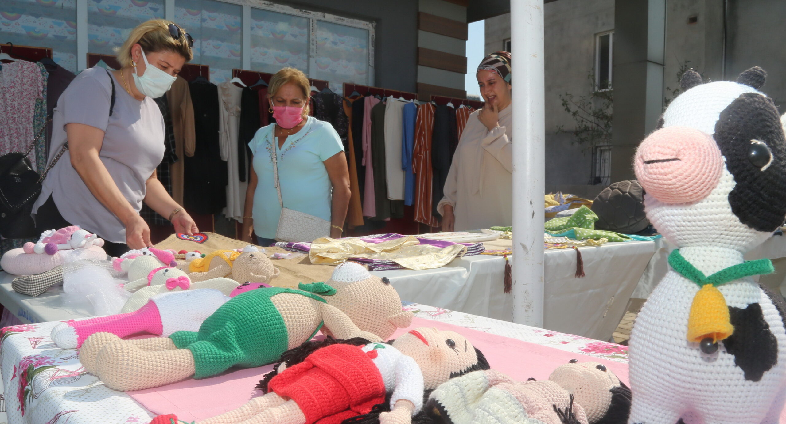 Sanat Evi halk oyunları sınıfının dans gösterisi sahnelendi Akdeniz Belediyesi’ne bağlı Bekirde
