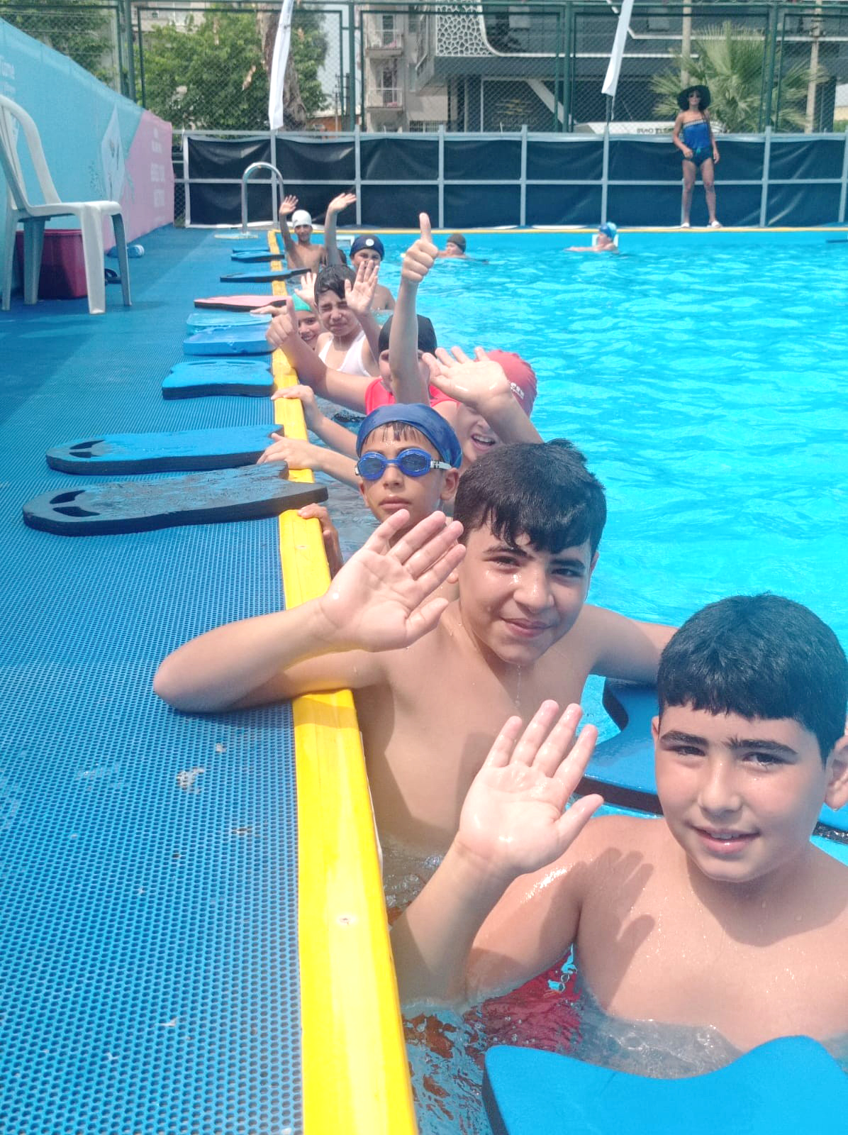 Başvurulara yoğun ilgi var Akdeniz Belediyesi, yüzme öğrenmek