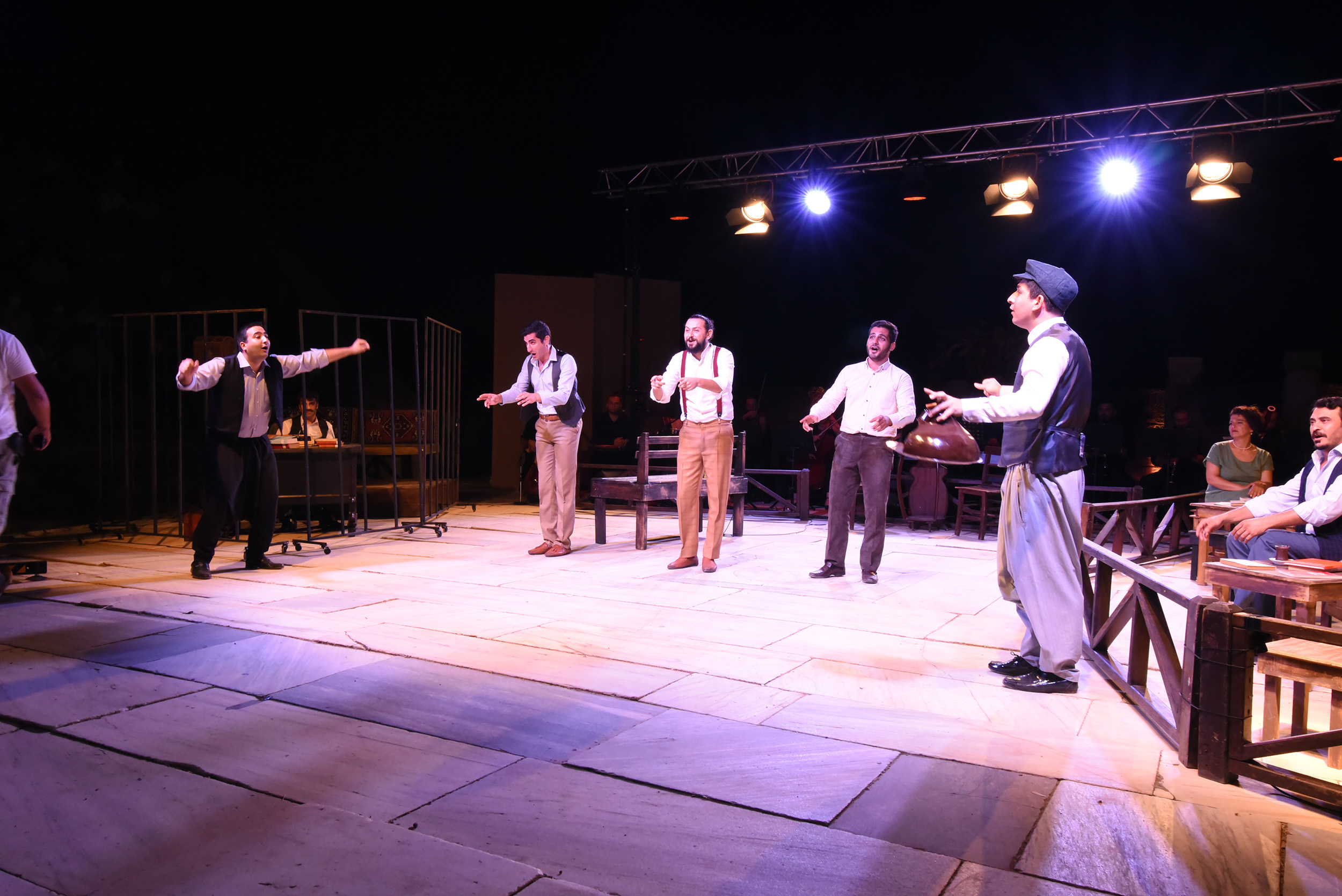 MERSİN BÜYÜKŞEHİR ŞEHİR TİYATROSU, TORBALI METROPOLİS TİYATRO FESTİVALİ’NİN AÇILIŞINI YAPTI Mersin Büyükşehir Belediyesi Şehir