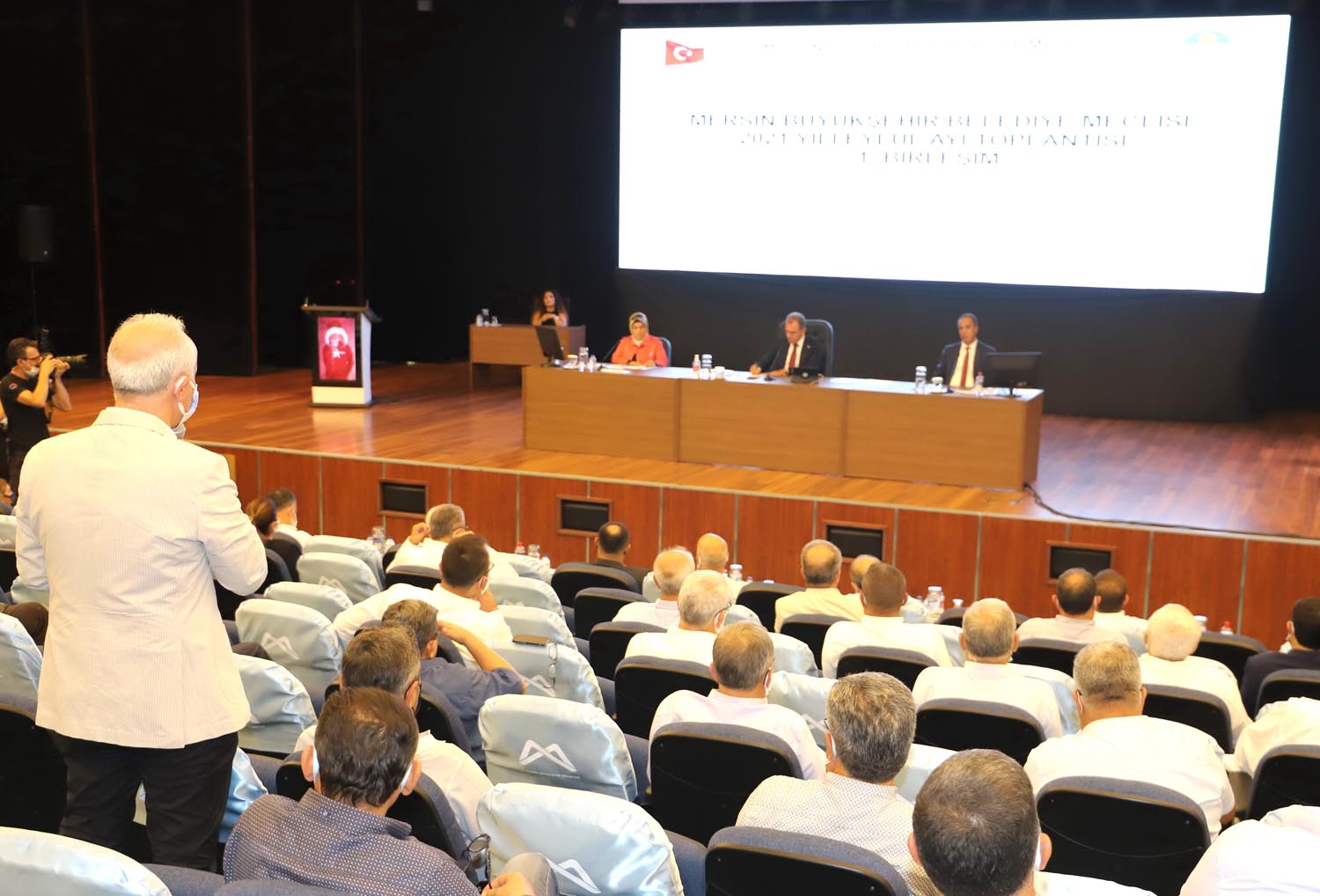 Mersin Büyükşehir Meclisi’nde üzerine