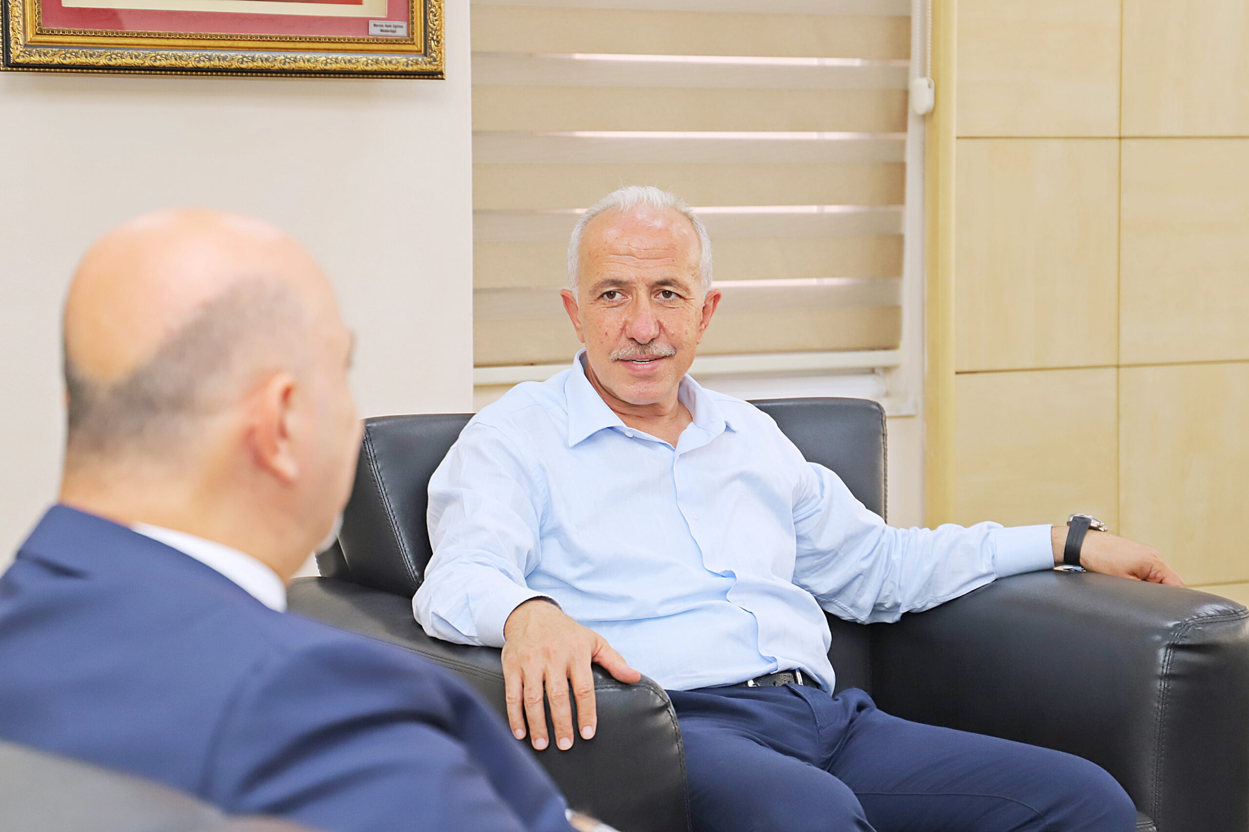 Sanata verdiği desteklerden ötürü Başkan Gültak’a teşekkür çel Sanat Kulübü Yönetim