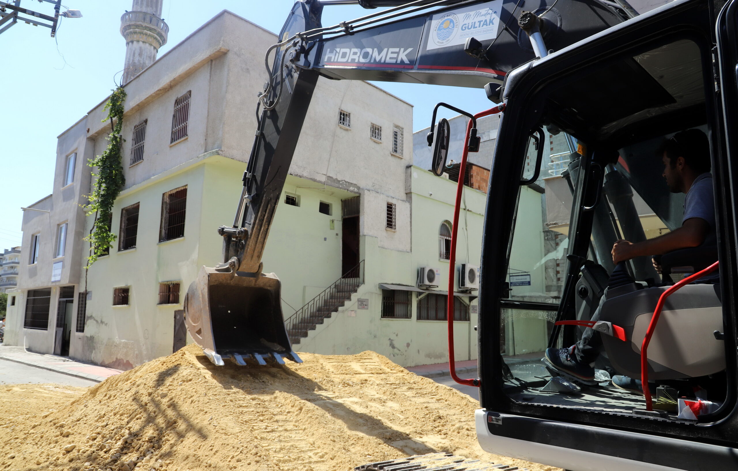 AKDENİZ BELEDİYESİ METRUK BİNALARA SAVAŞ AÇTI Akdeniz Belediyesi, halkın can