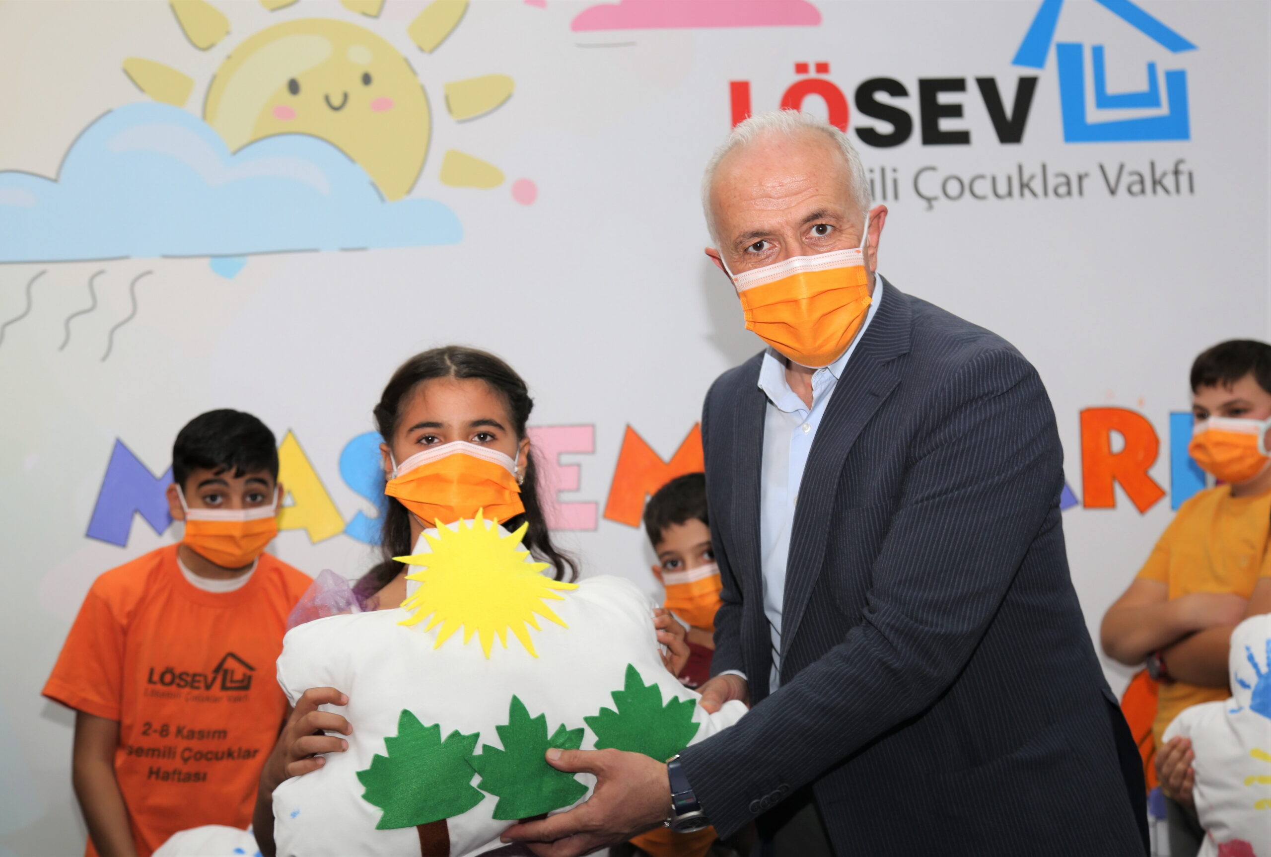 “Hayalimiz yüzünüzde çiçekler açmasını sağlamaktır” Akdeniz Belediye Başkanı Mustafa