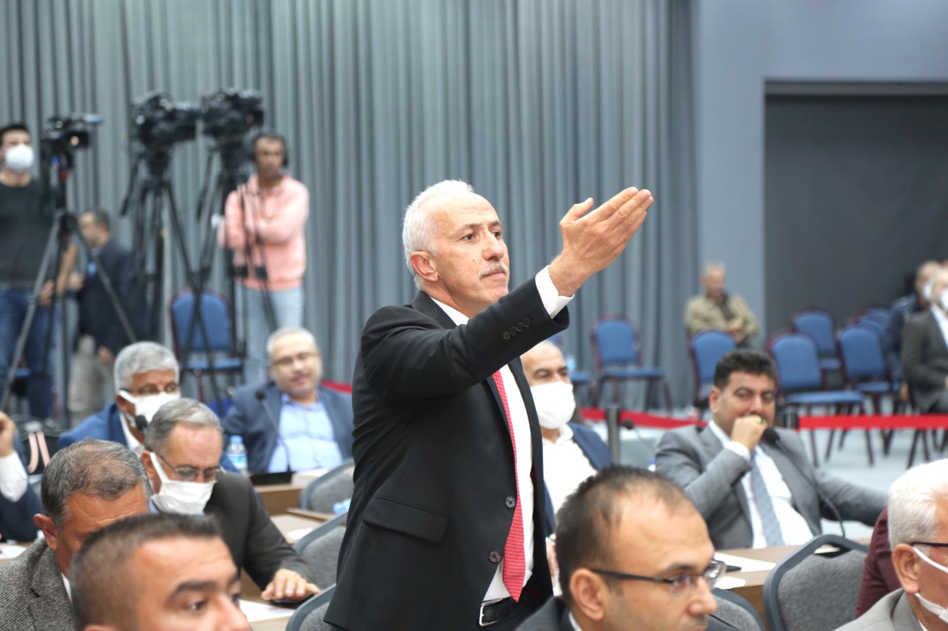 “Çözüm yeri savcılıklardır, mahkemelerdir” Akdeniz Belediye Başkanı Mustafa