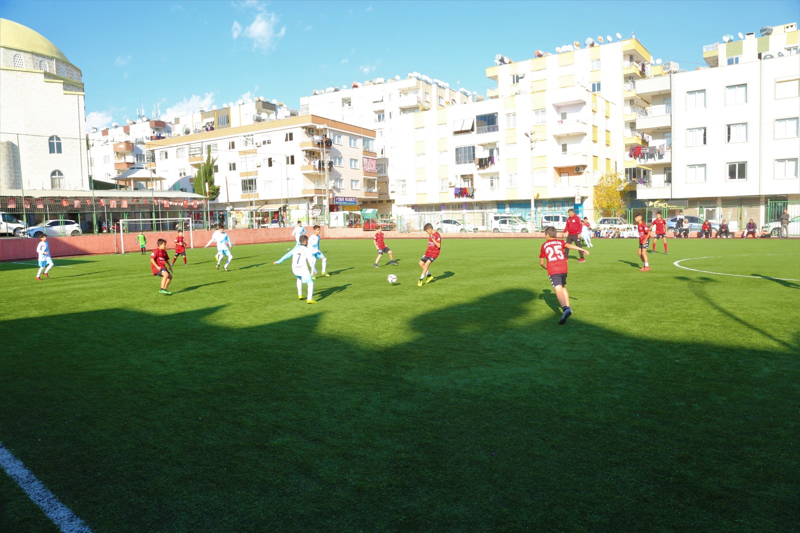 MİNİKLERİN 3 OCAK FUTBOL TURNUVASI HEYECANI TOROSLAR’I SARDI Toroslar Belediyesi’nin, 3 Ocak