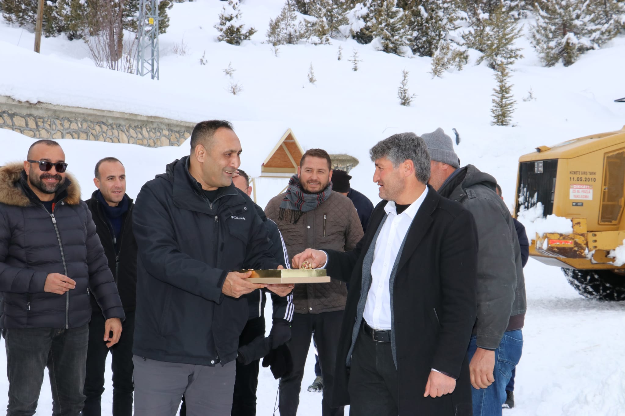 “TÜM EKİPLERİMİZLE SAHADAYIZ” Toroslar Belediye Başkanı Atsız