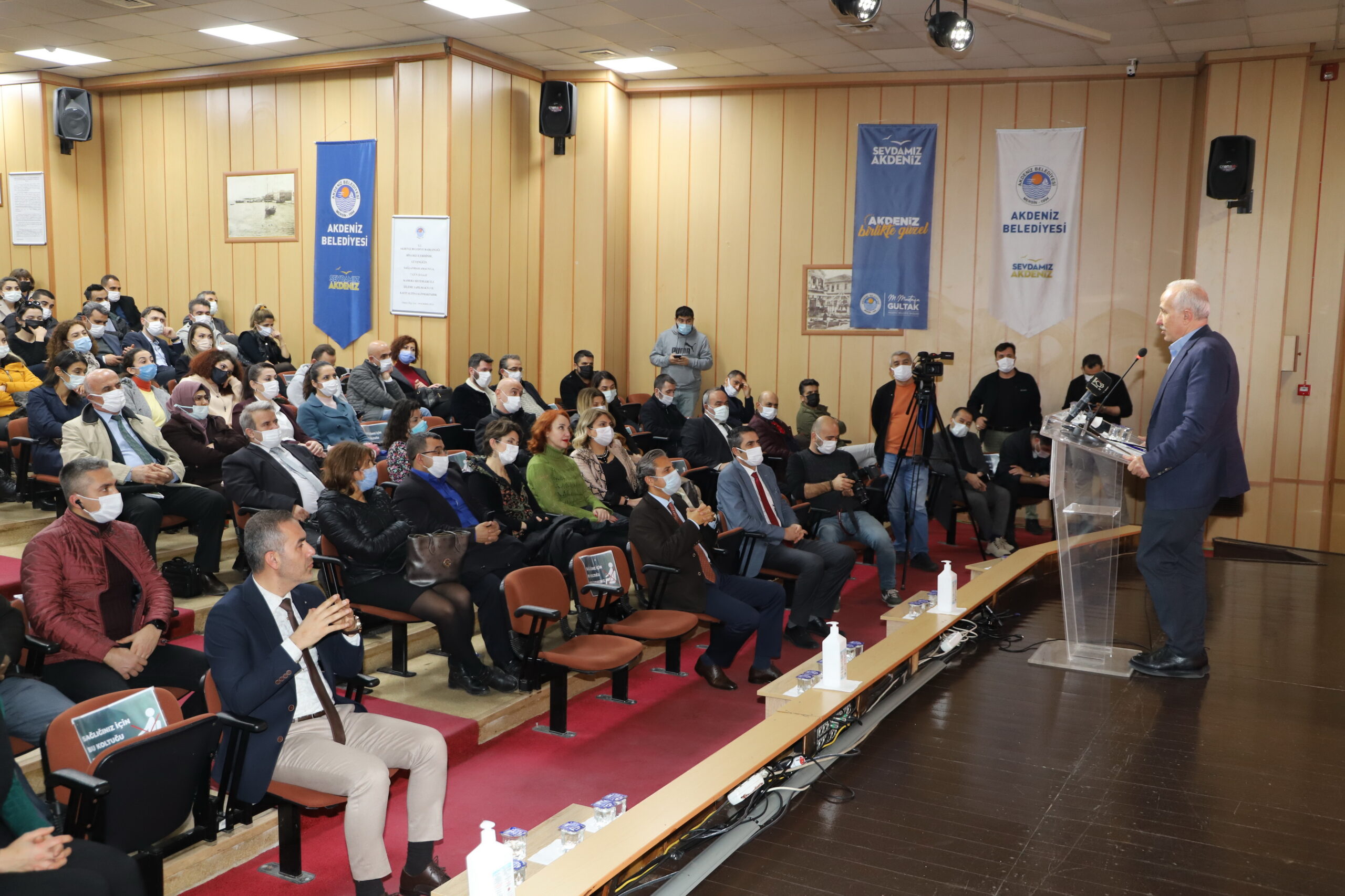 AKDENİZ BELEDİYESİ EĞİTİM AKADEMİSİ, YENİ YILDA DA ÖĞRENCİLERİ LİSE VE ÜNİVERSİTE HAYALLERİNE KAVUŞTURACAK Akdeniz Belediyesi’nin geçen yıl