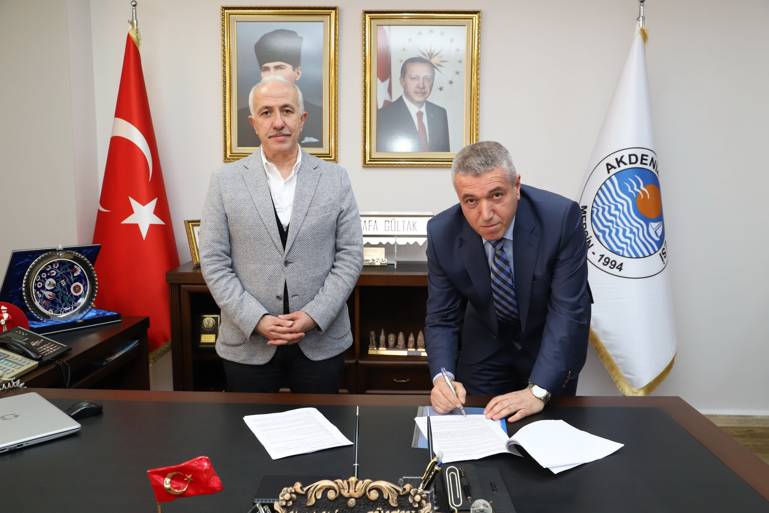 Akdeniz Belediye Başkanı M.