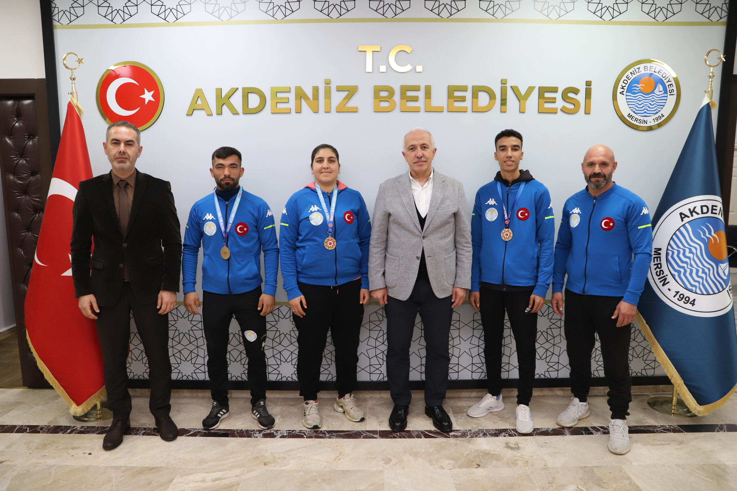 Kendi kategorilerinde şampiyon oldular Akdeniz Belediye Başkanı Mustafa