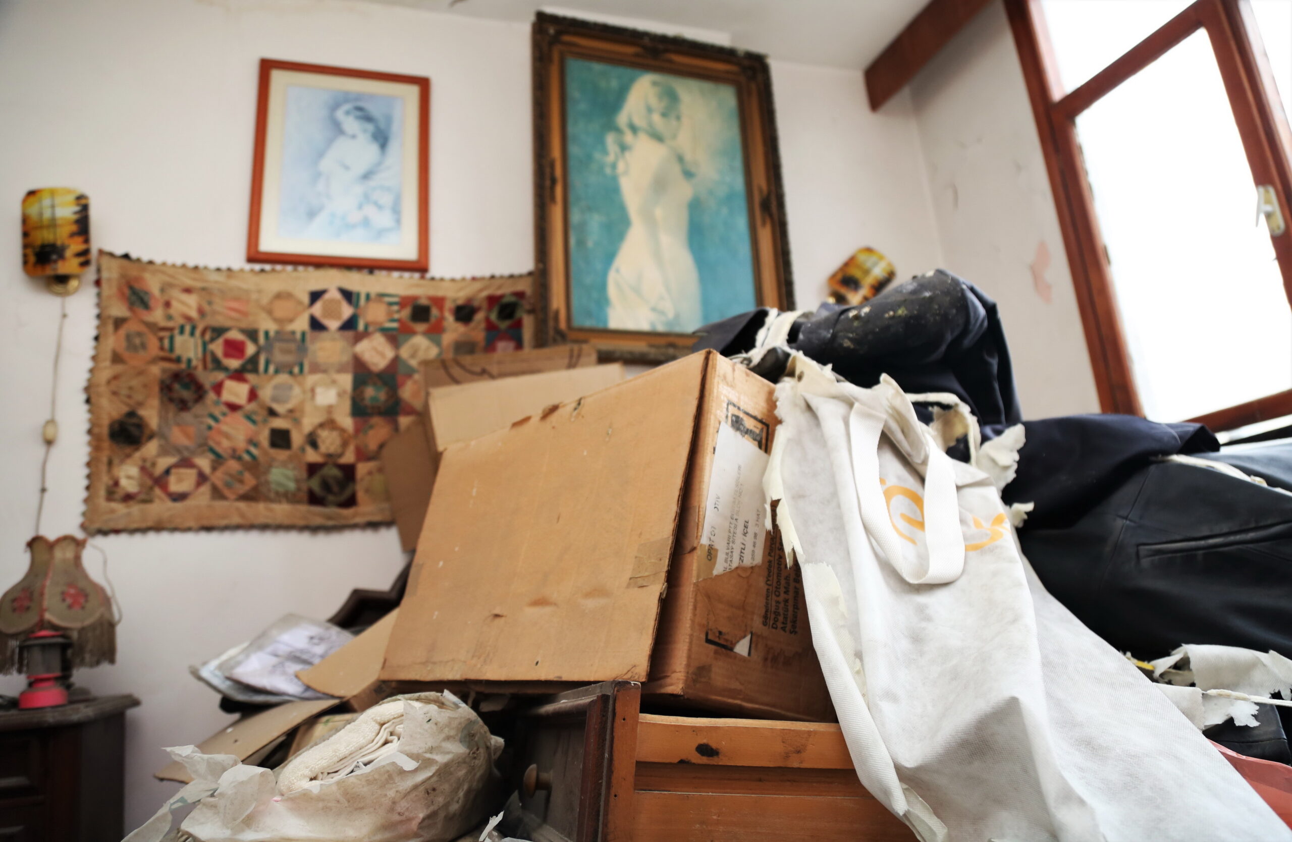 AKDENİZ BELEDİYESİ EKİPLERİ ÇÖP EVİ TEMİZLEDİ Akdeniz ilçe sınırları içerisindeki