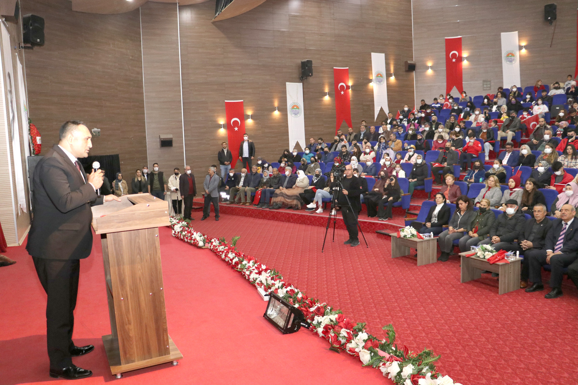 Toroslar Belediyesi Şehir Tiyatrosu,