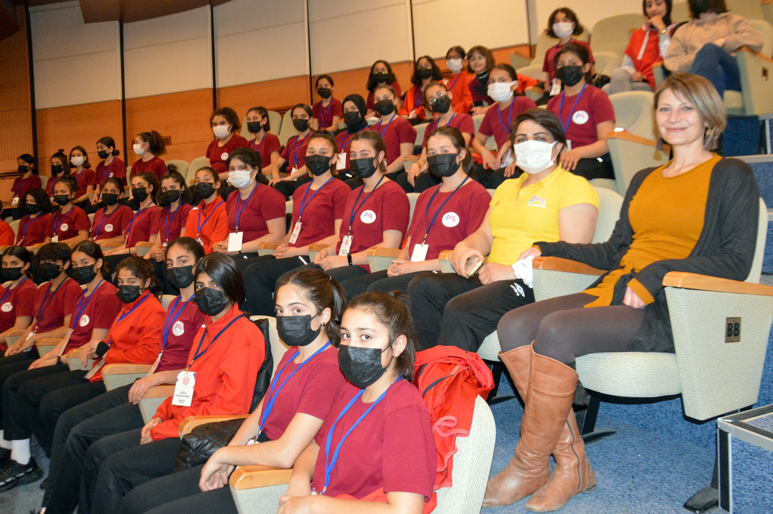 KIR ÇİÇEKLERİ’NDEN 7 SPORCU, ‘MERSİN ATLETİZM İL KARMASI’NA KATILMA HAKKI KAZANDI Mersin Büyükşehir Belediyesi’nin “Kır