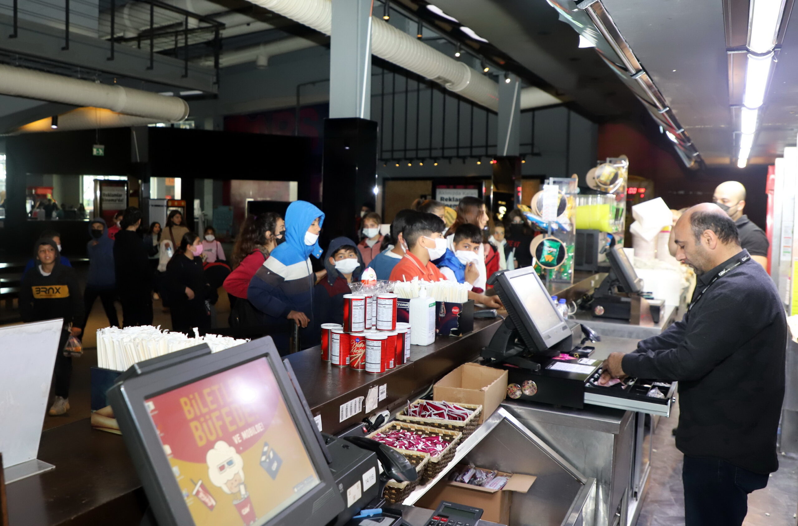 Akdeniz Belediyesi, öğrencileri kültürel