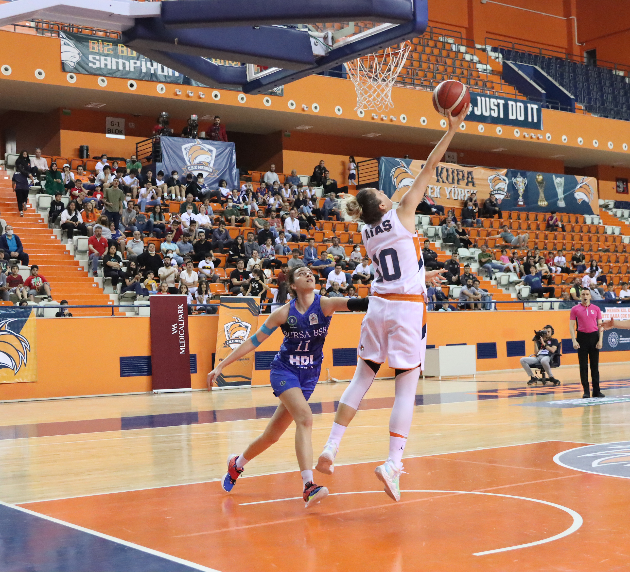 SALON: Servet Tazegül HAKEMLER: