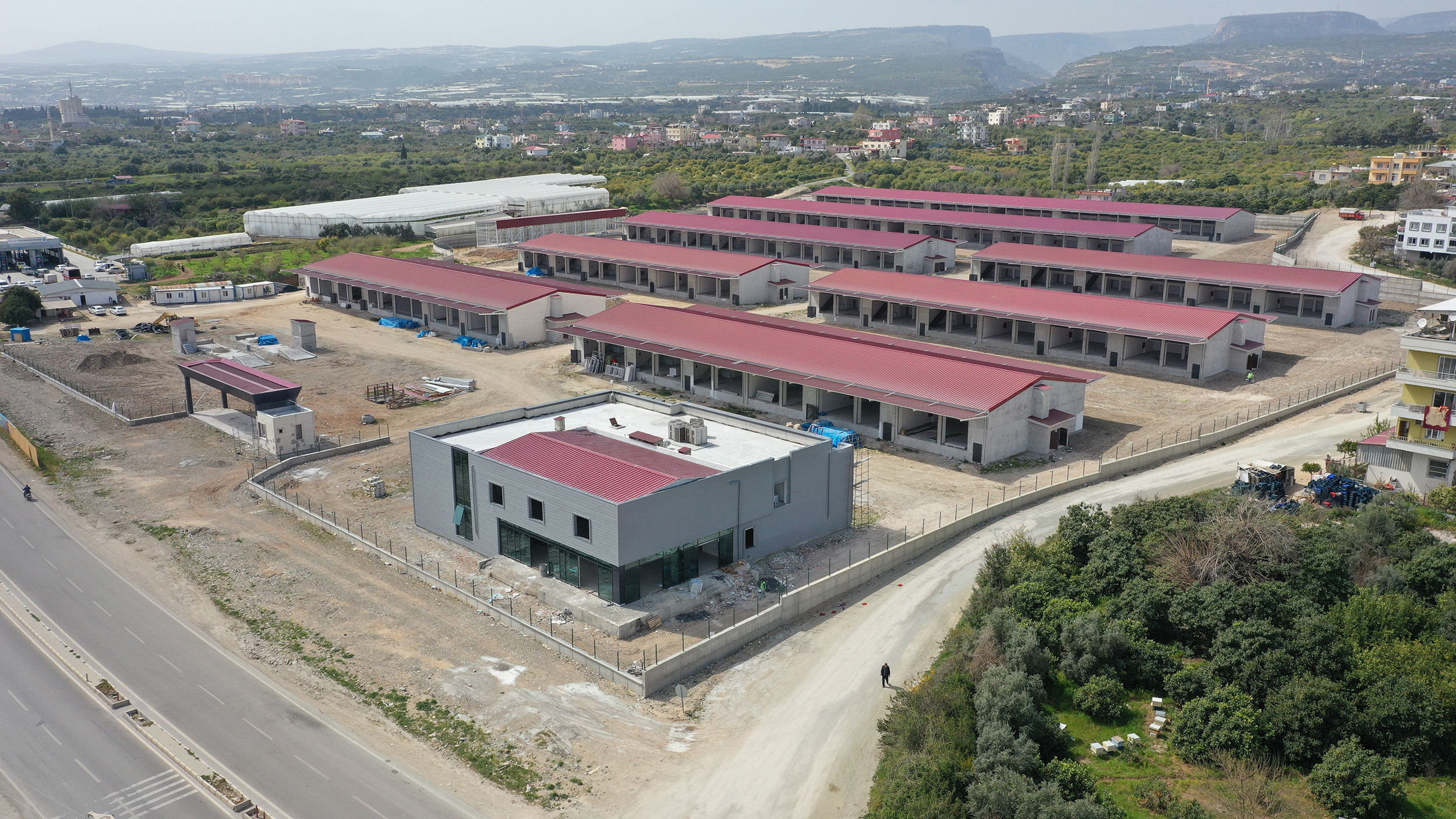 ERDEMLİ HAL TESİSİ’NİN YÜZDE 75’İ TAMAMLANDI Mersin Büyükşehir Belediyesi, 14