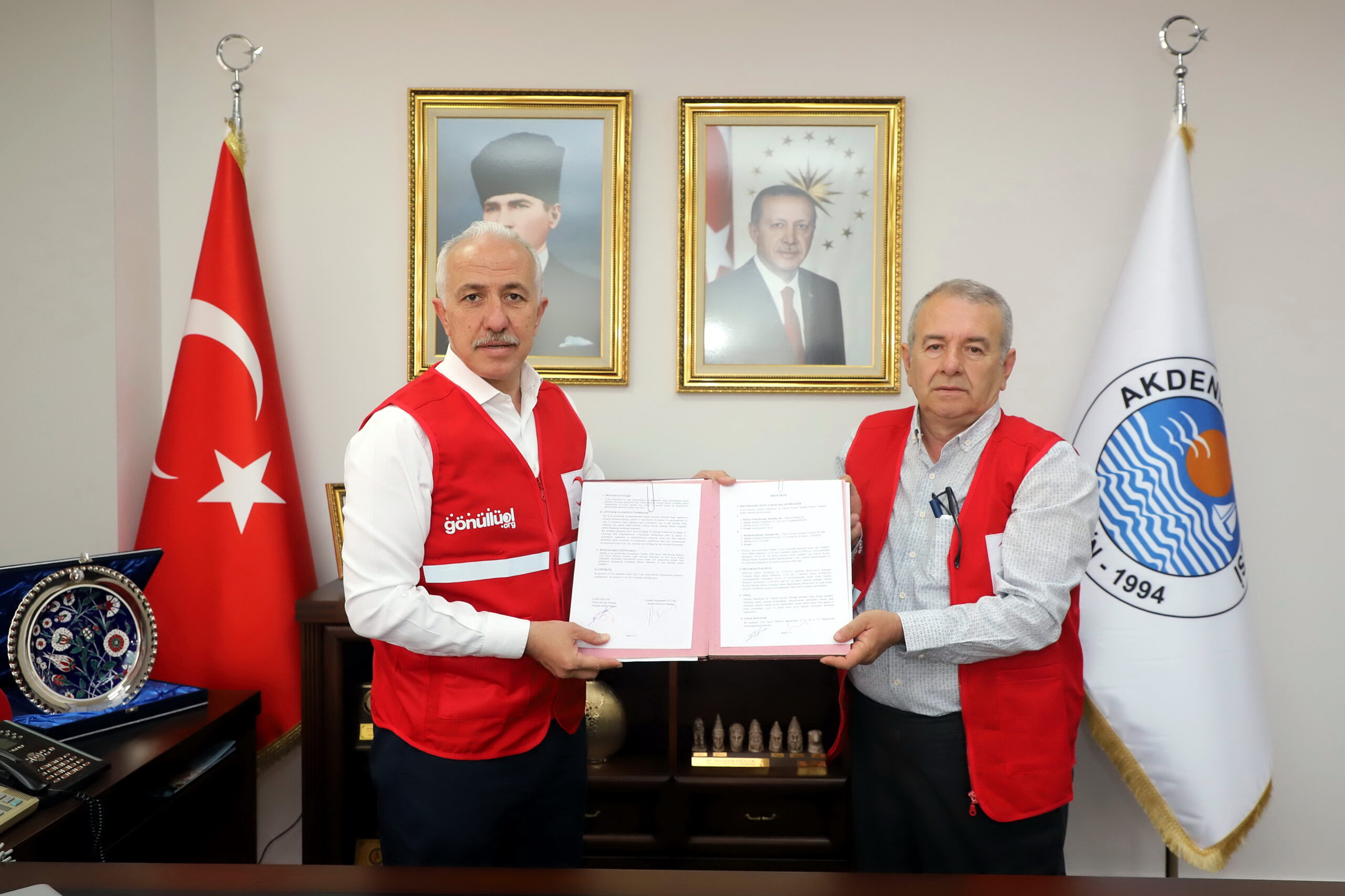 Akdeniz Belediye Başkanı M.