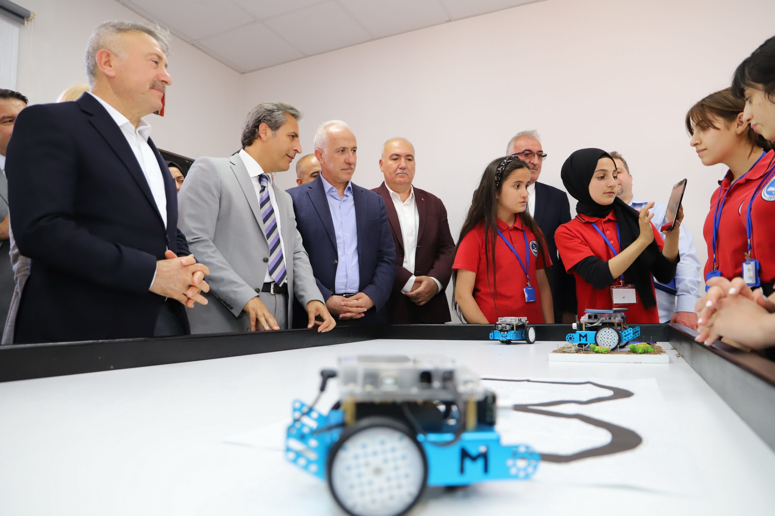 Binası Akdeniz Belediyesi’nce, laboratuvarın