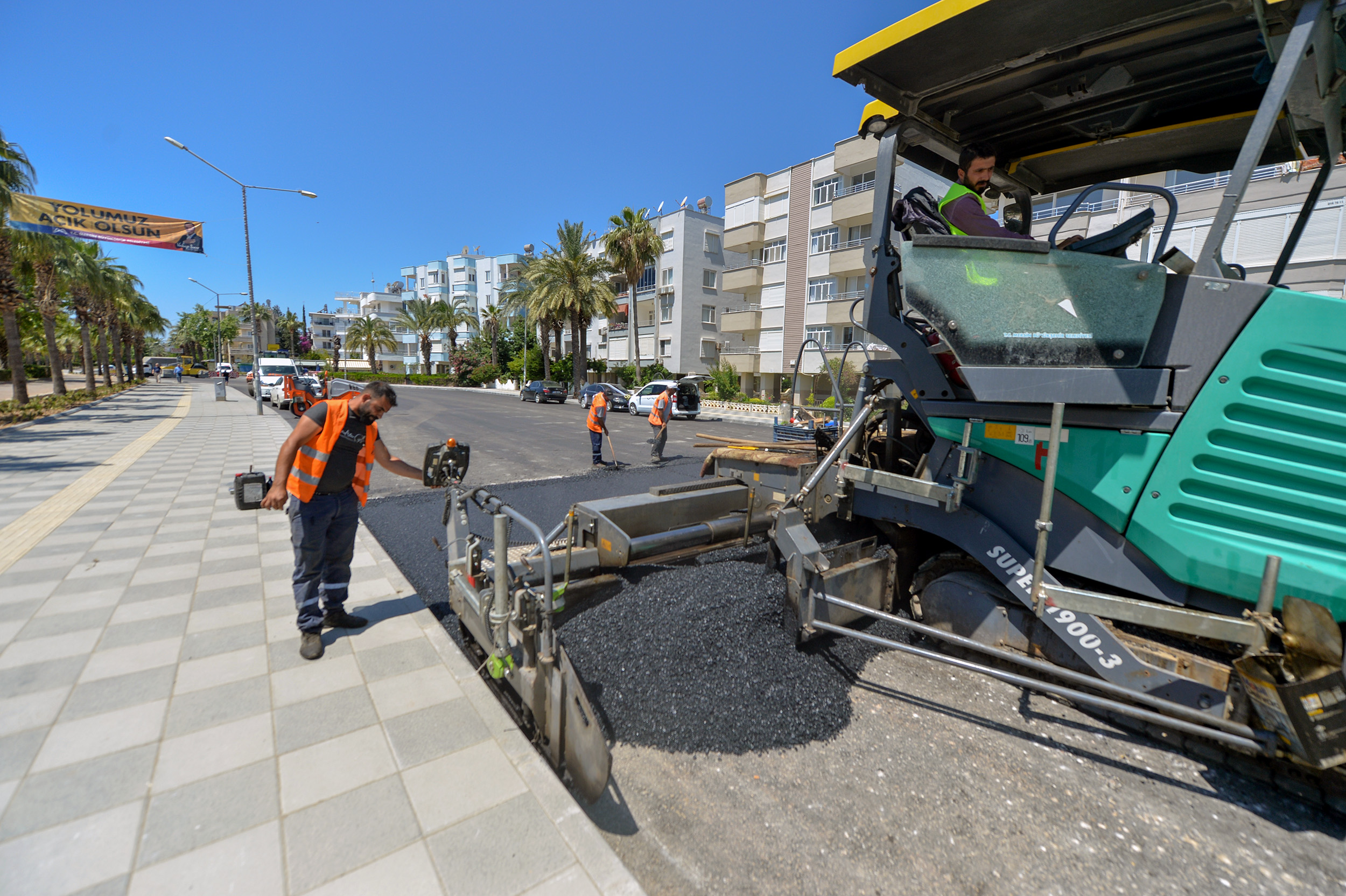 Mersin Büyükşehir Belediyesi ekipleri,