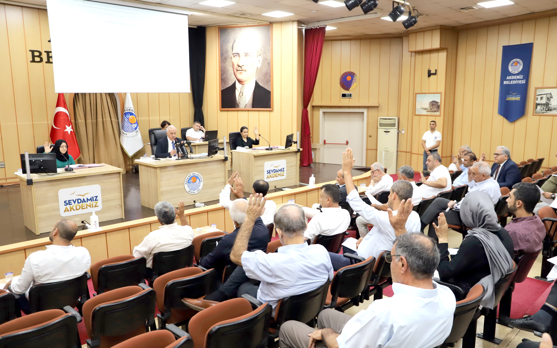 Akdeniz Belediye Başkanı M.