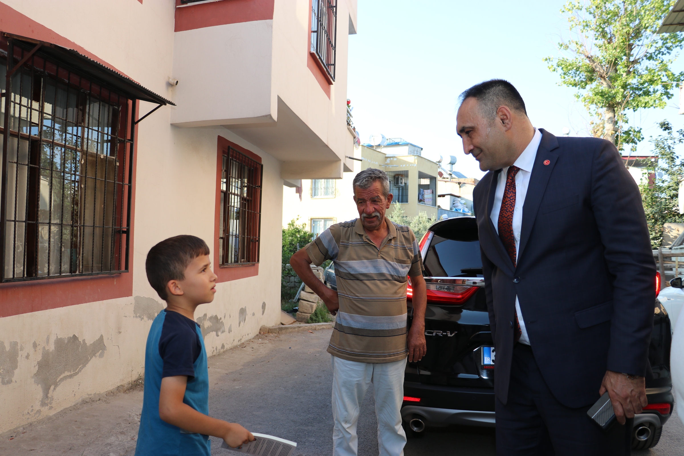 Mahalle gezileri ile vatandaşların