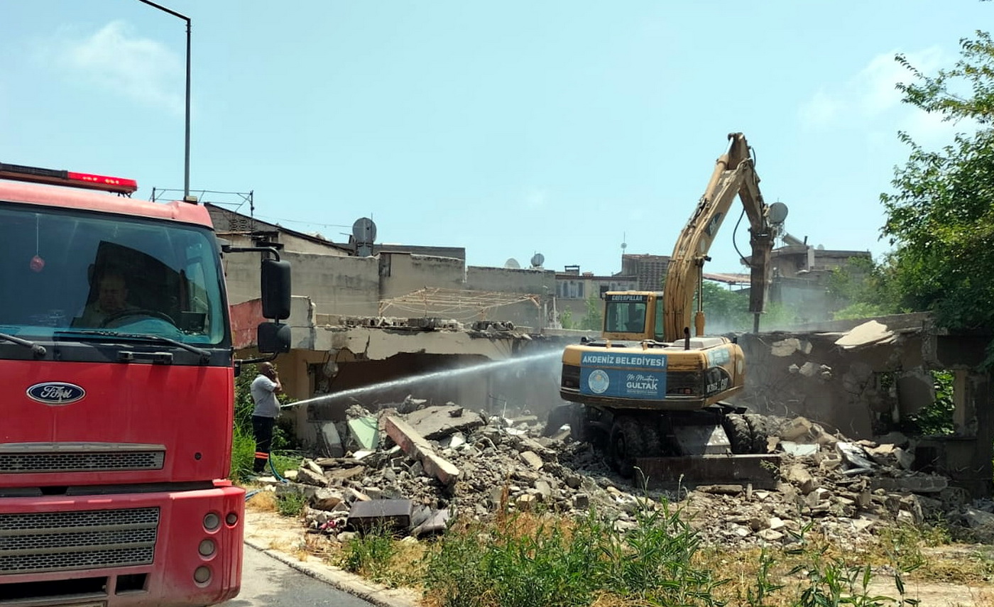 Akdeniz Belediyesi, halkın can