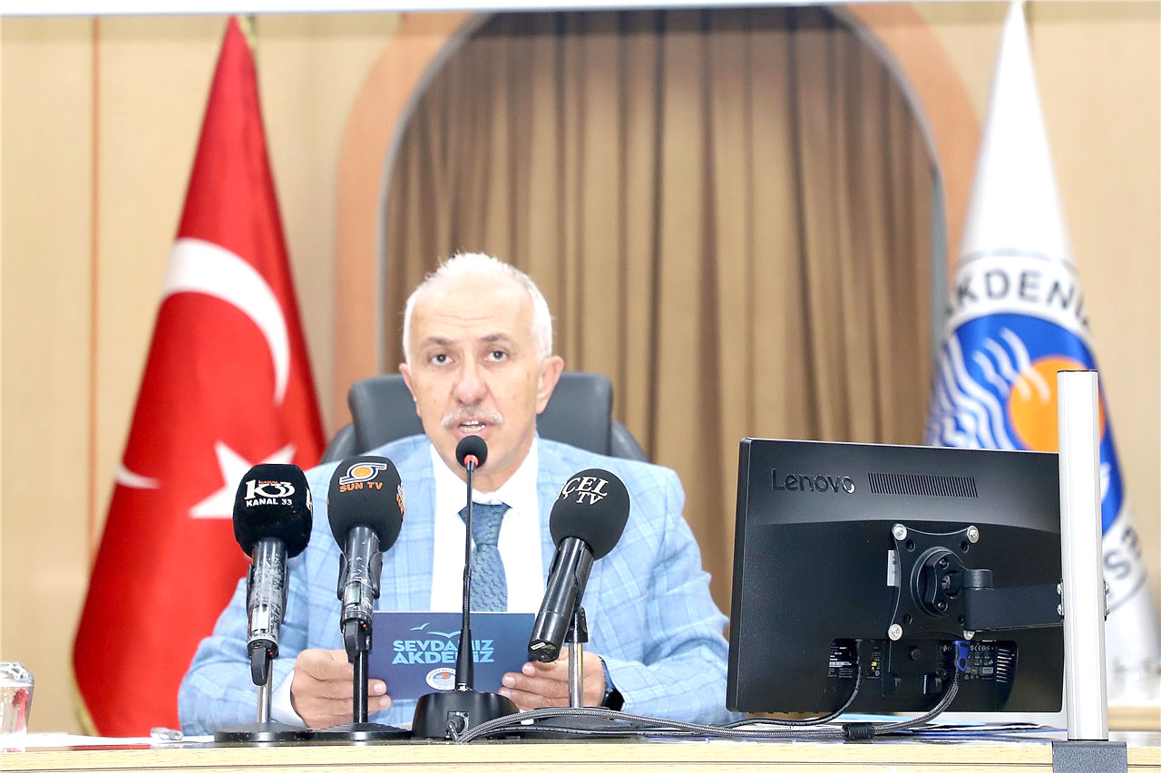 Akdeniz Belediye Başkanı M.