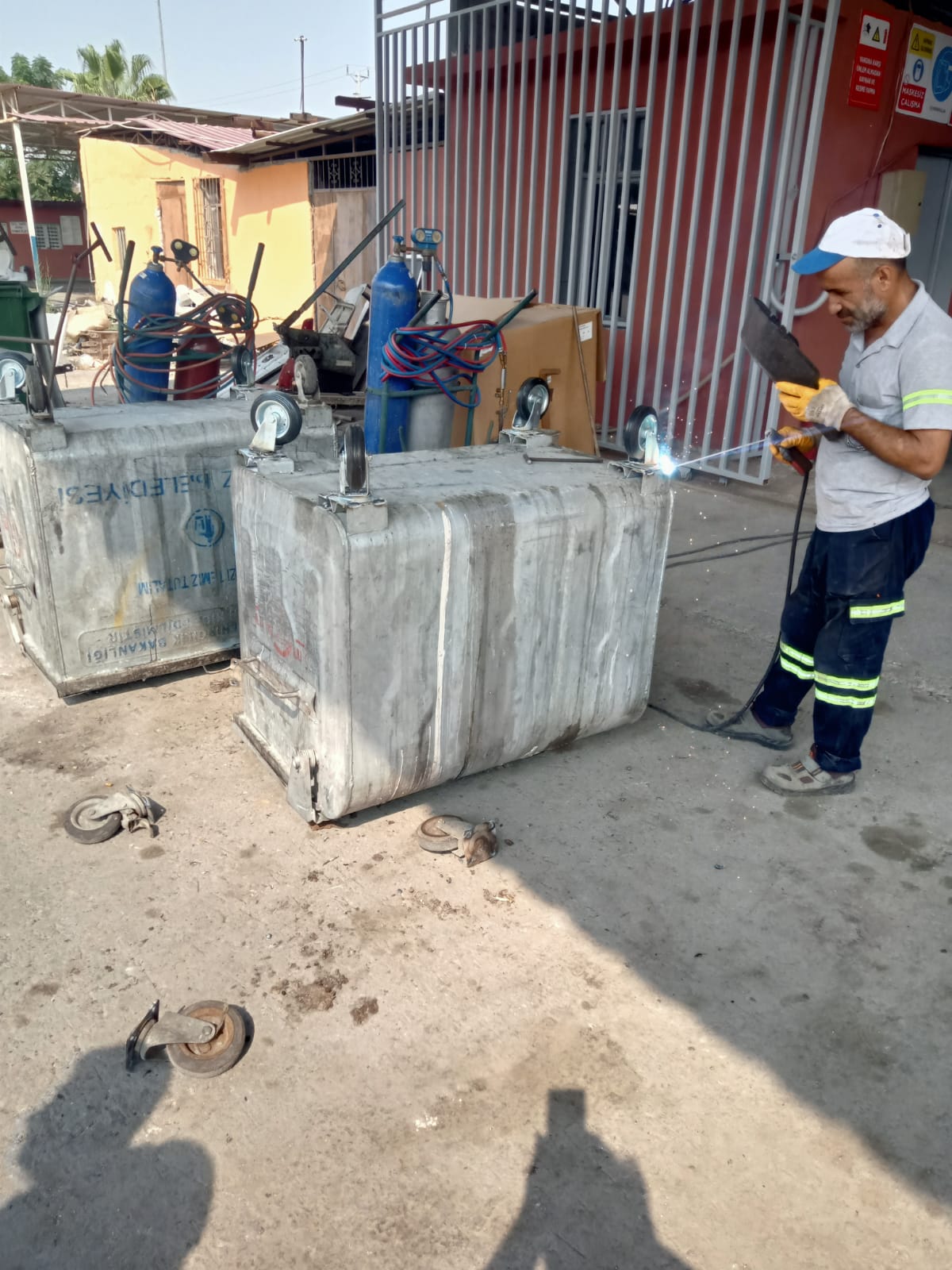 Akdeniz Belediyesi; ilçenin dört