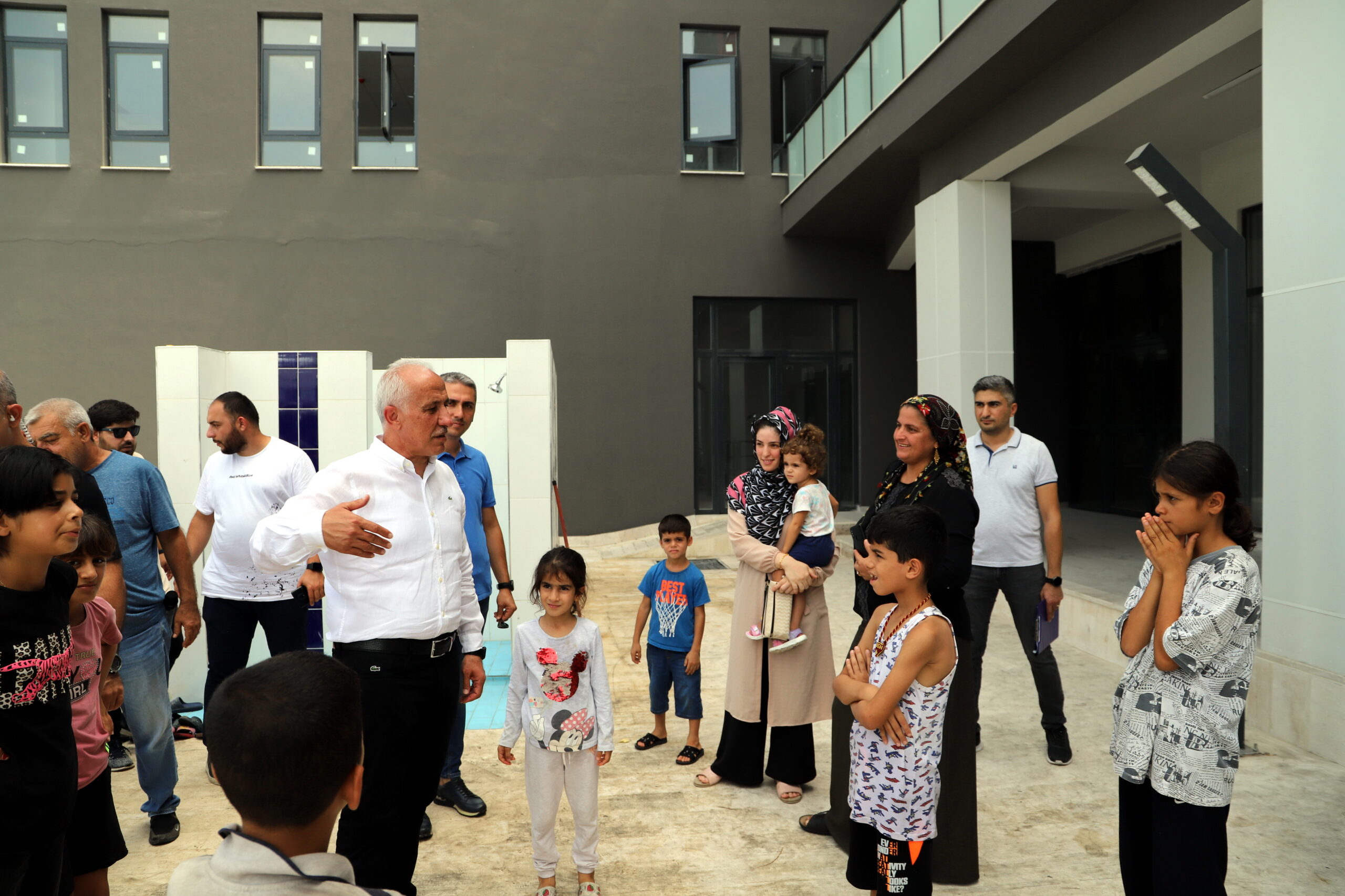 Akdeniz Belediyesi’nin “Yüzme Bilmeyen