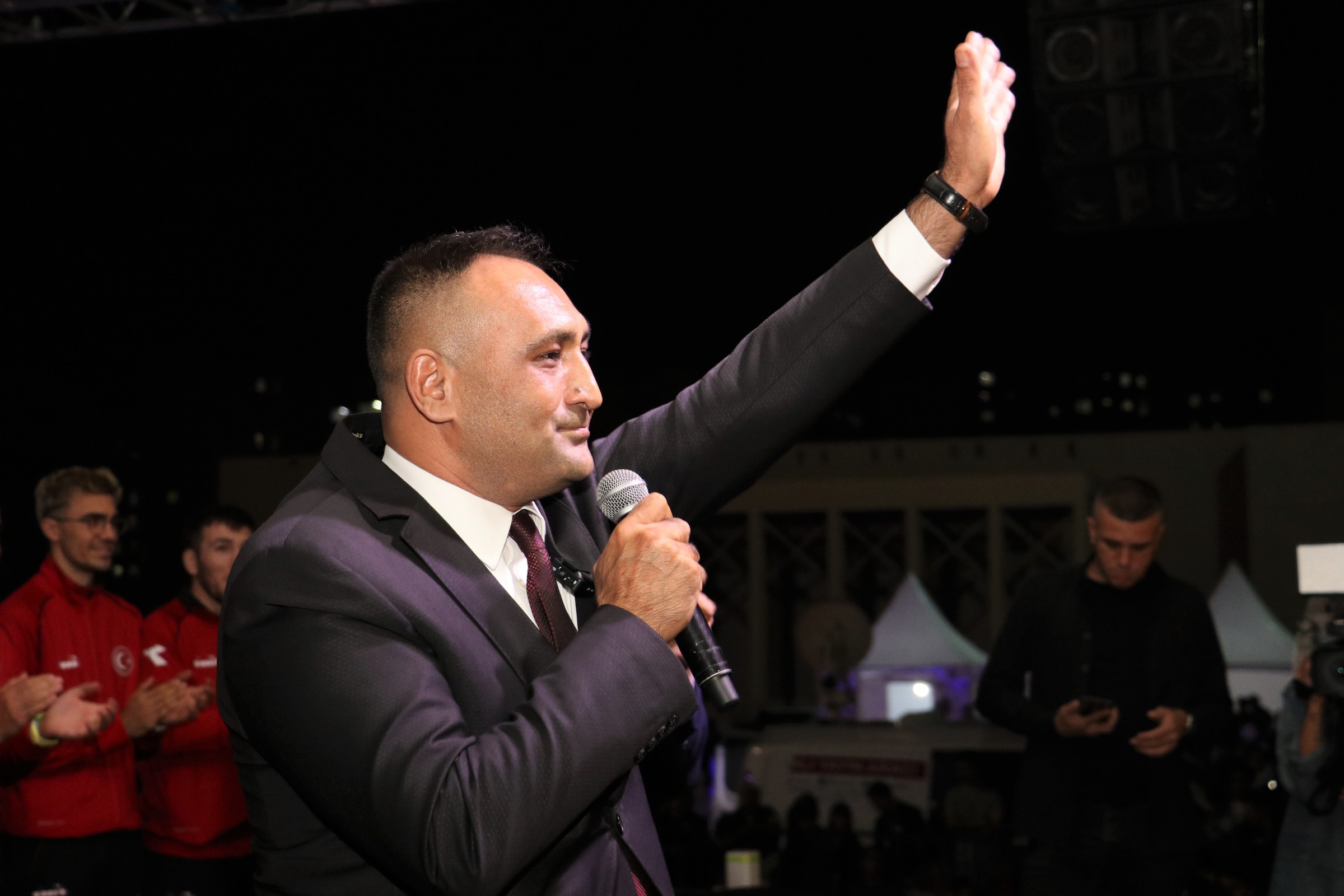 TOROSLAR’DA CEZA KONSERİNE BİNLERCE KİŞİ AKIN ETTİ Toroslar Belediyesi, Cumhuriyetimizin 99.