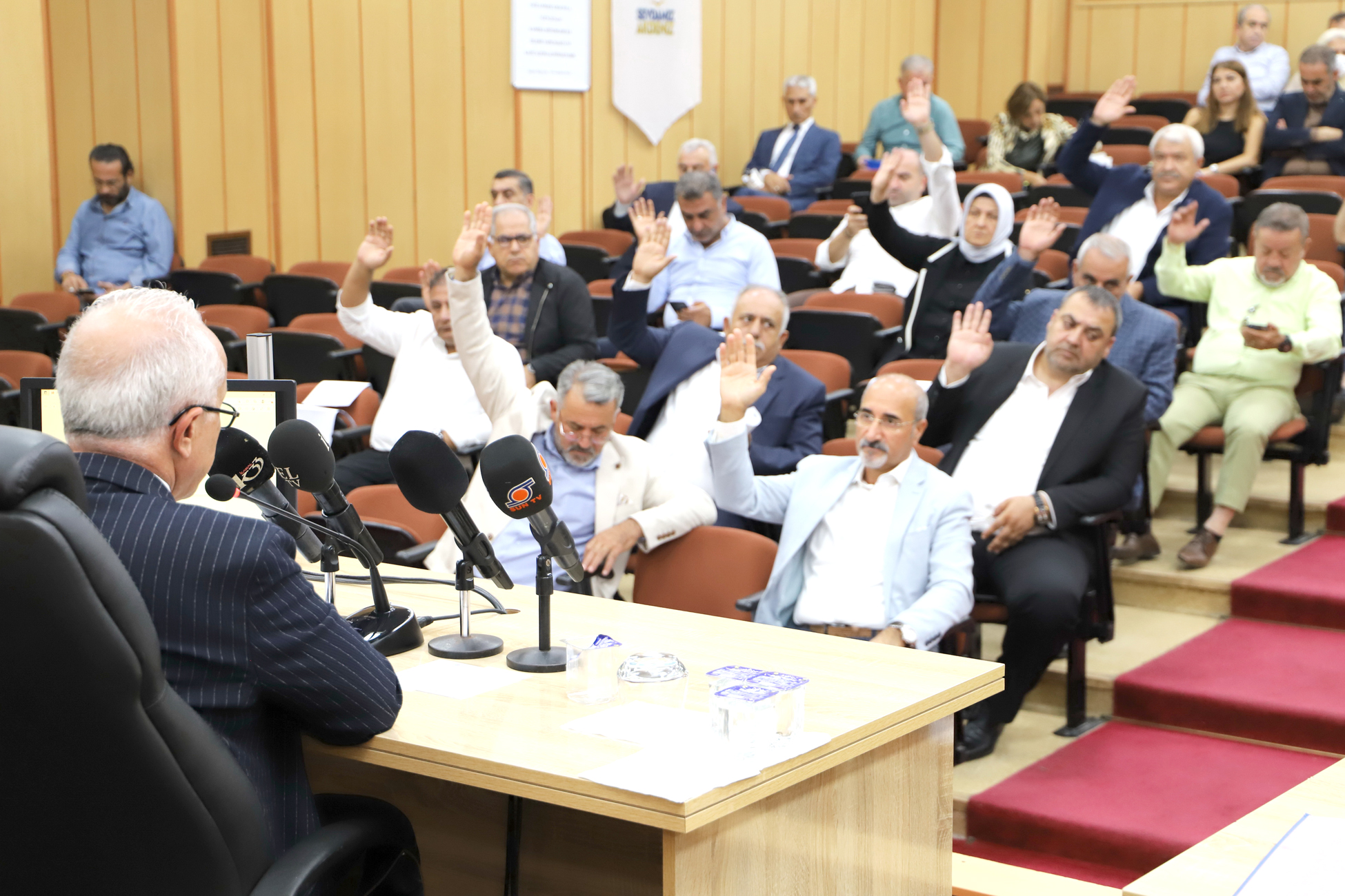 Akdeniz Belediye Meclisi; oybirliği