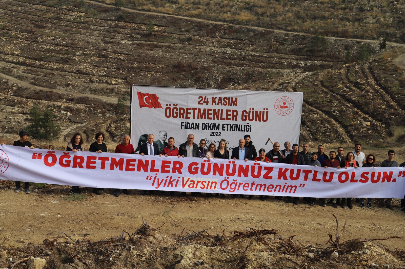 Öğretmenler Günü’nde doğa yürüyüşü ve fidan dikim etkinliği gerçekleştirildi Mersin Orman Bölge Müdürlüğümüze