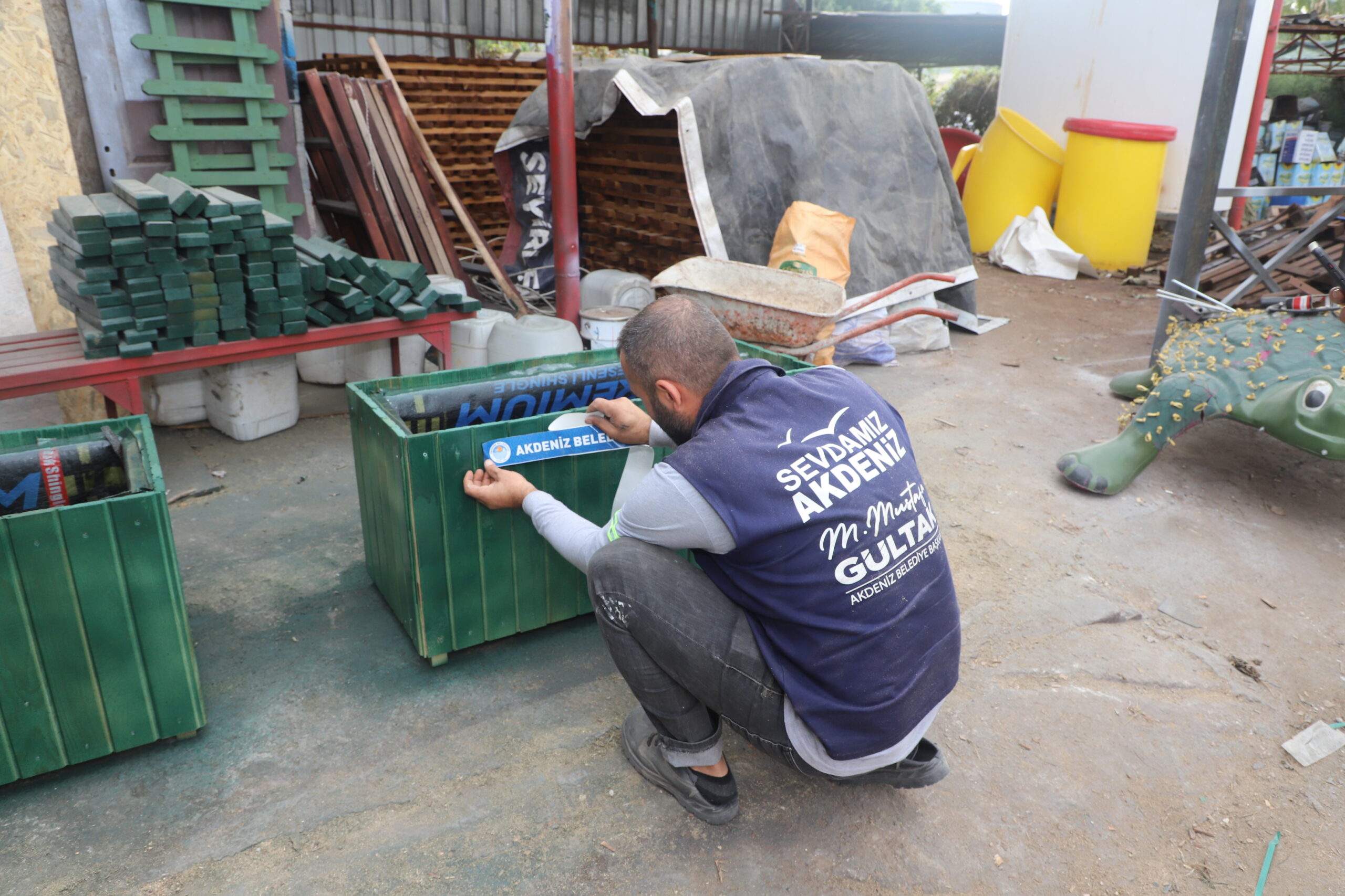 Park ve Bahçeler Müdürlüğü, kendi fidanlığında üretiyor, yeniliyor, geri dönüştürüyor… Akdeniz Belediyesi; kaynakların daha