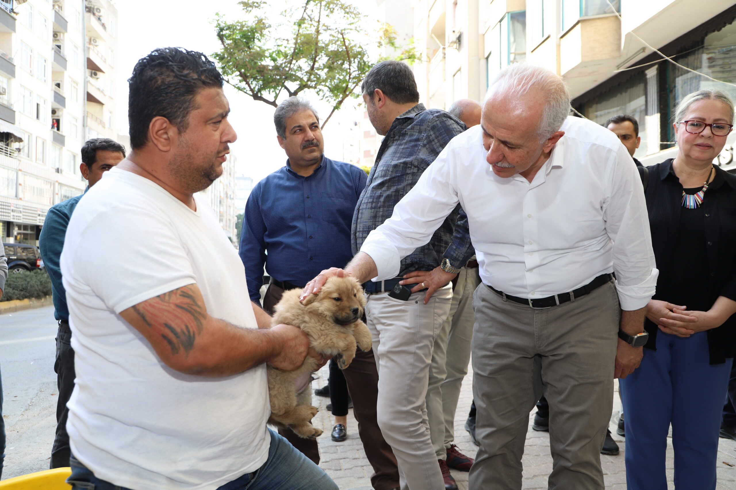 Mahalle ziyaretlerini sürdüren Akdeniz